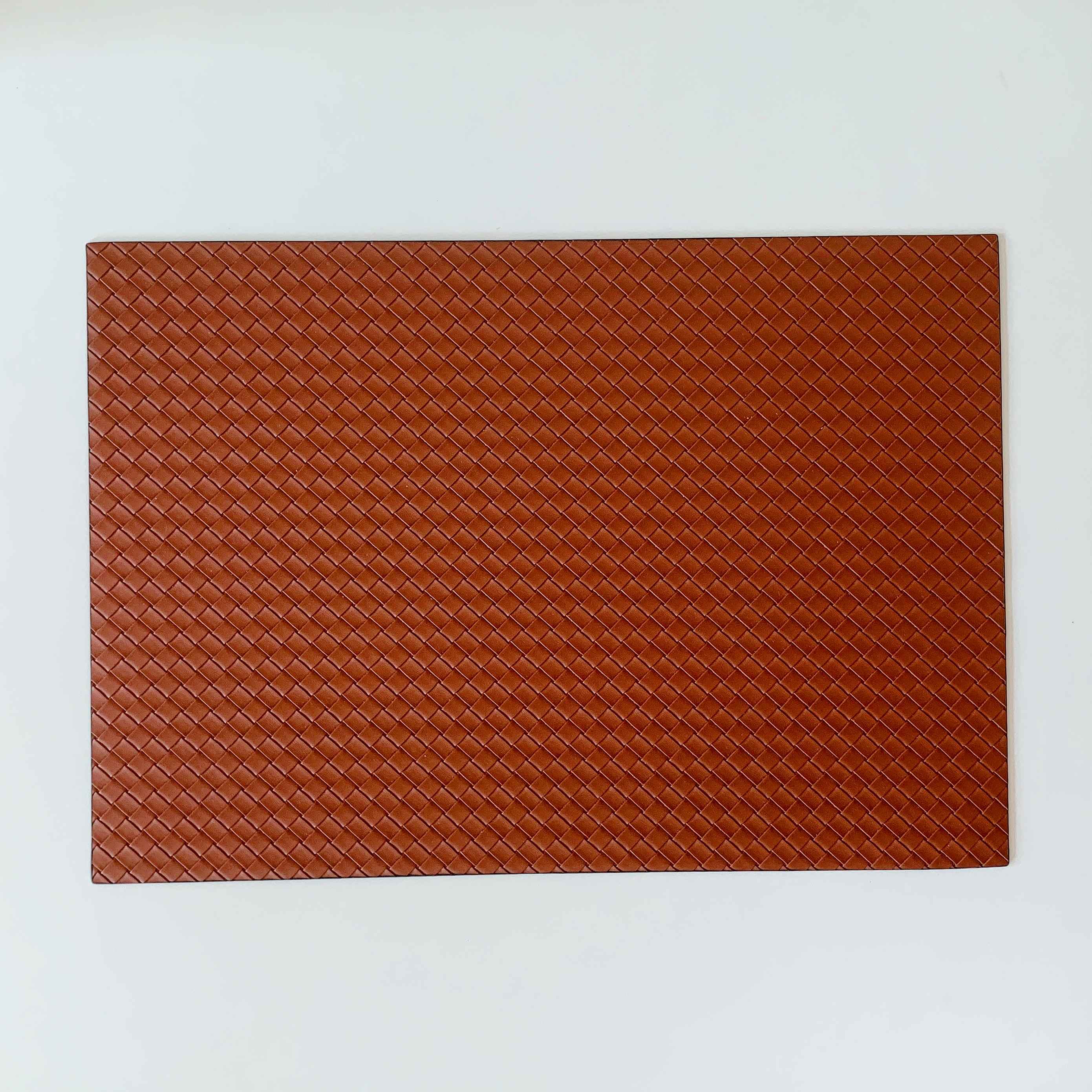 Set tiệc sứ trắng viền nâu món Âu