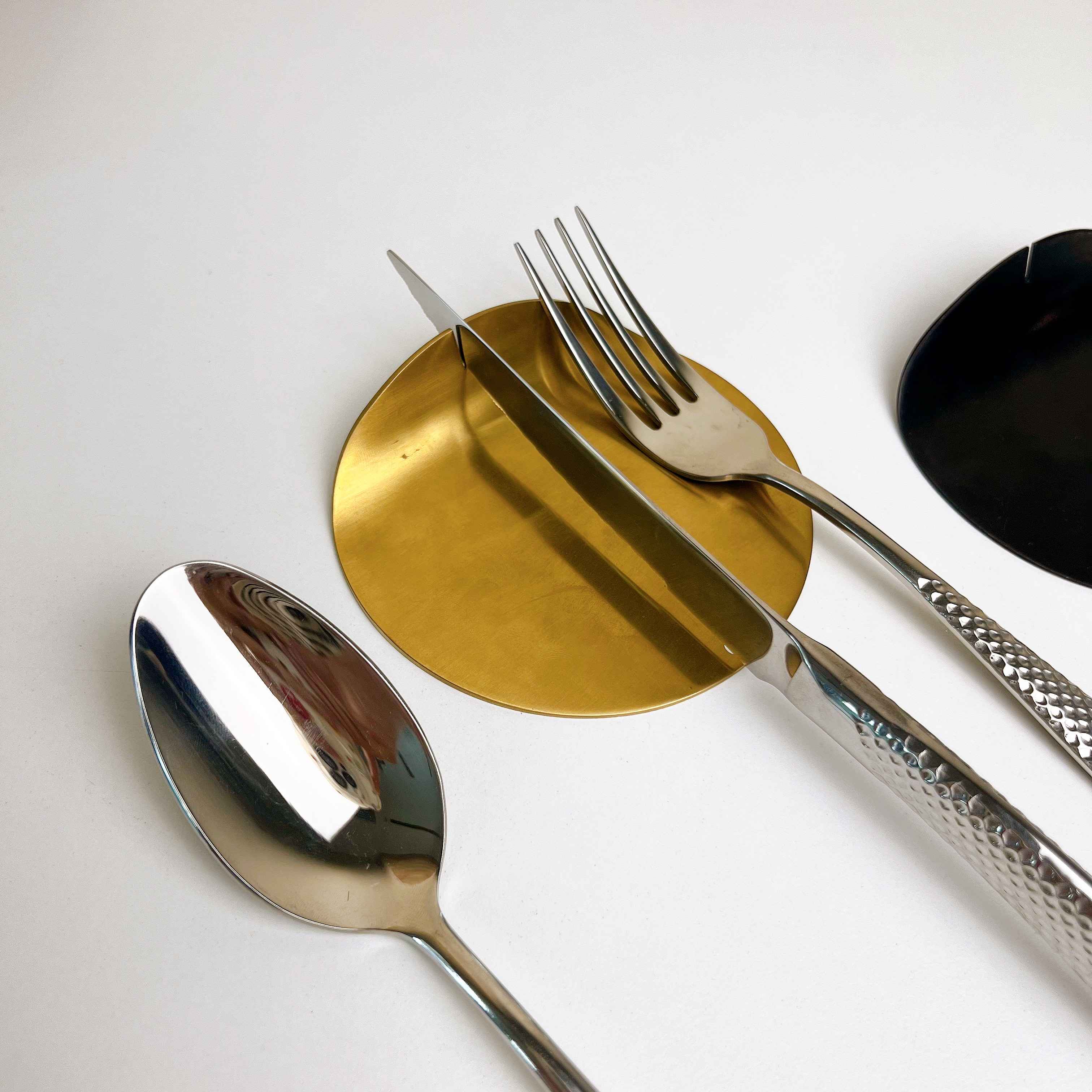 Set tiệc sứ trắng viền nâu món Âu