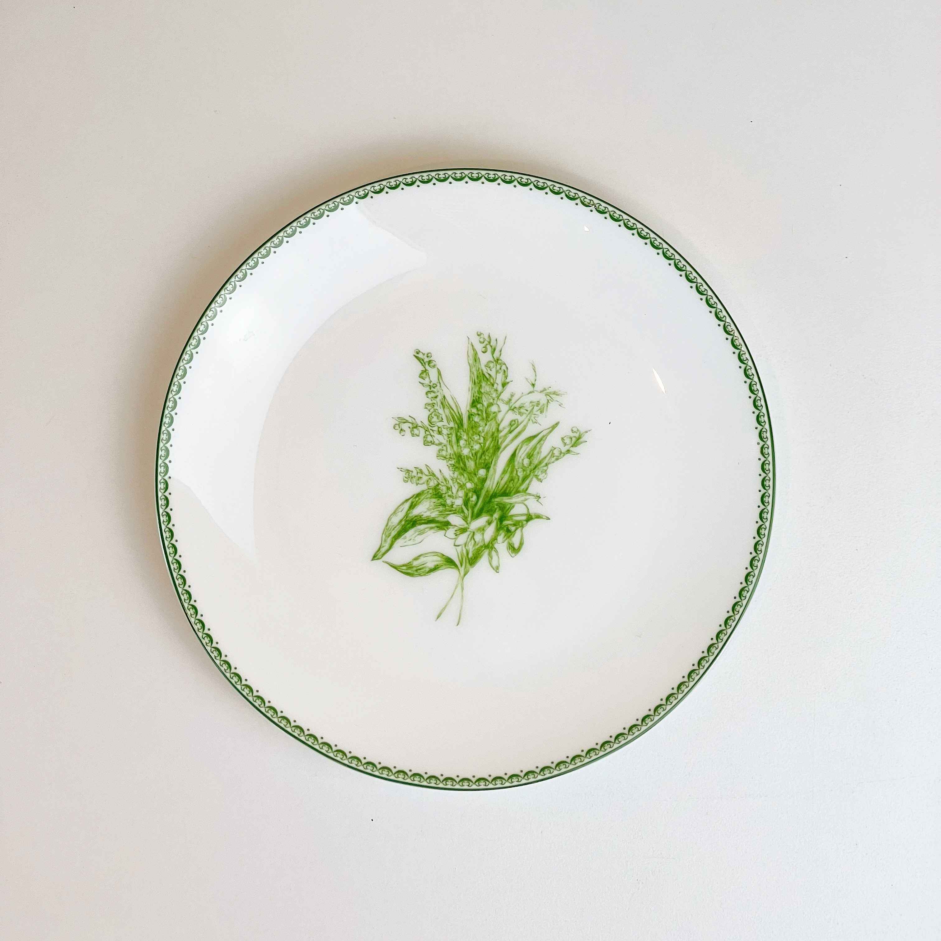 Đĩa sứ xương hoa chuông lục