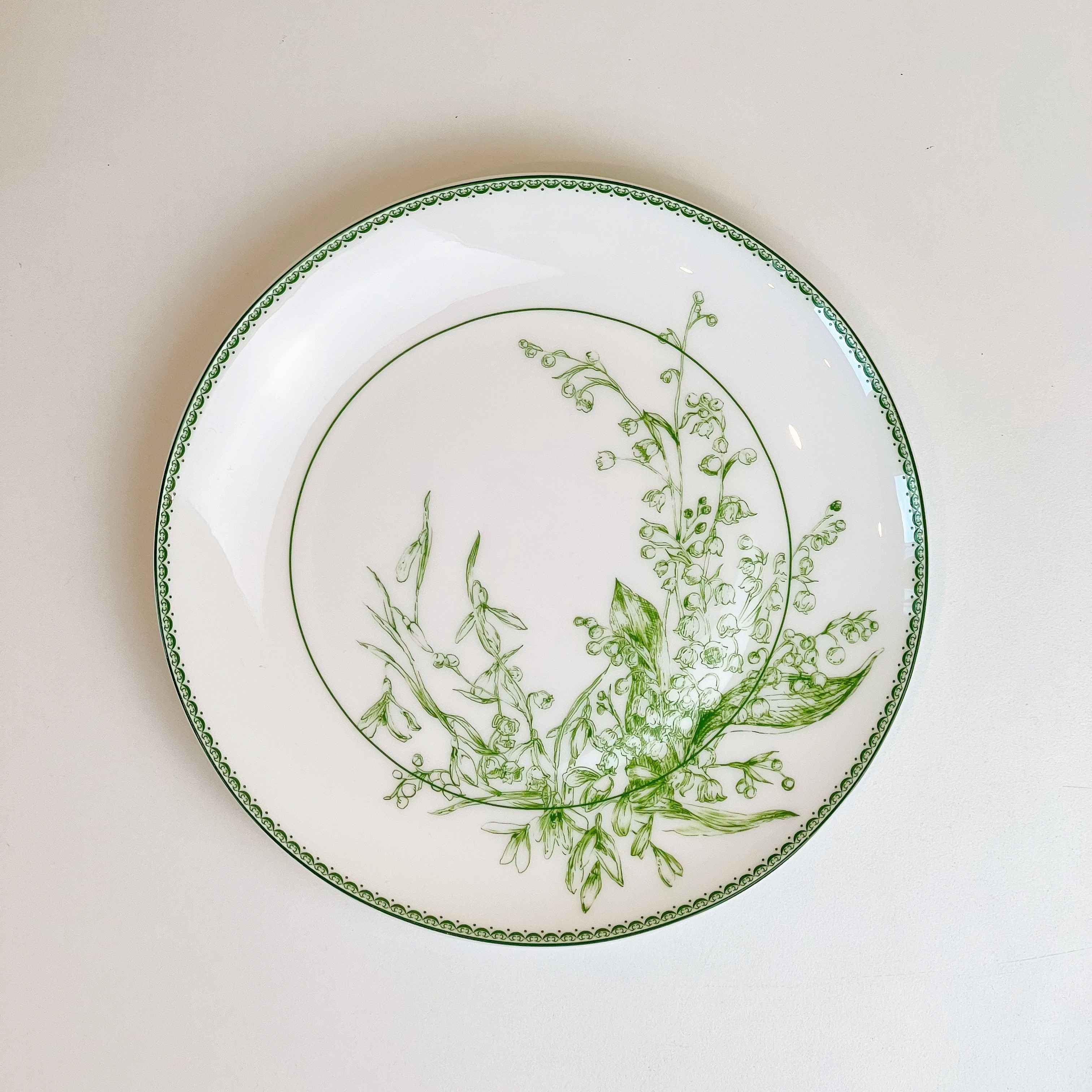 Đĩa sứ xương hoa chuông lục