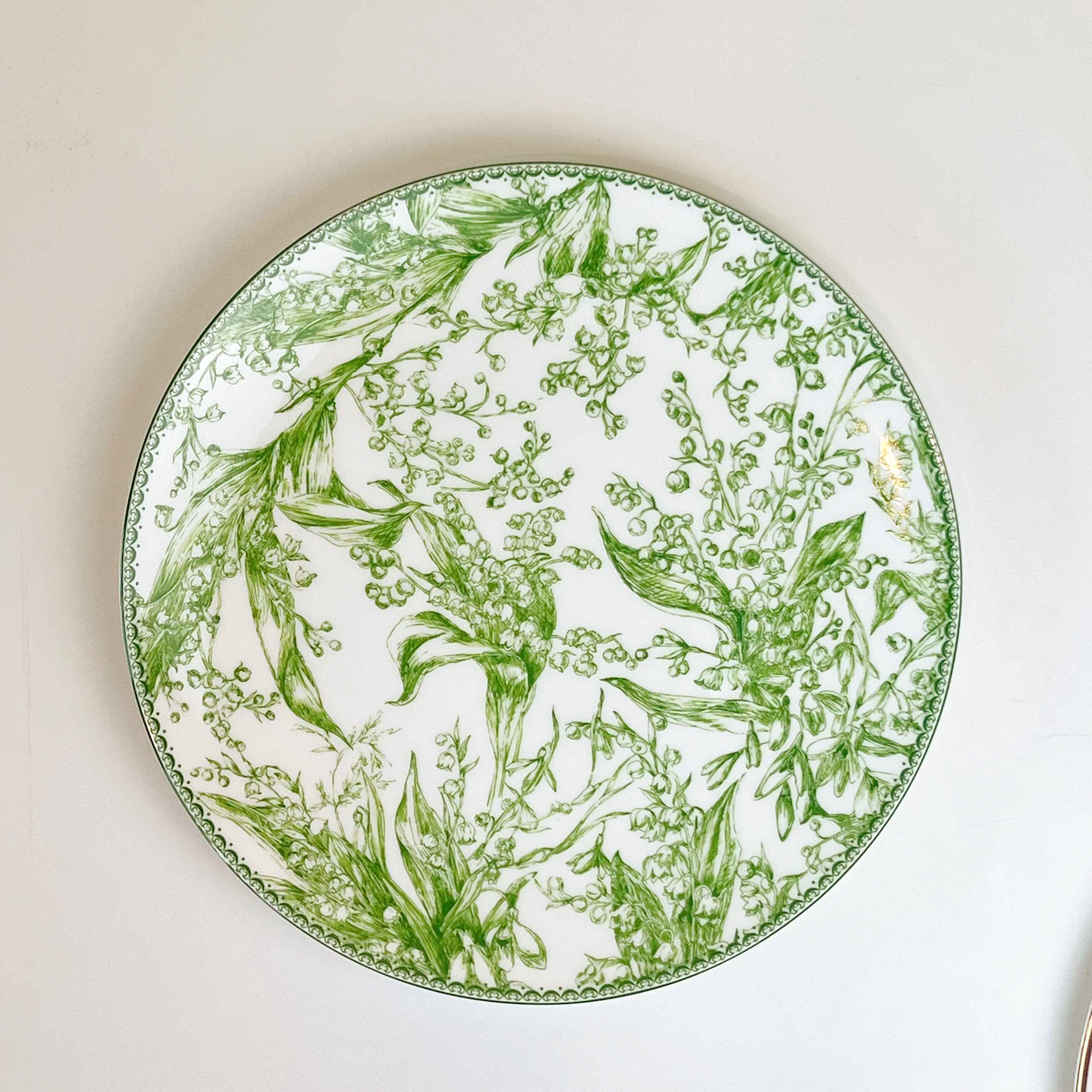 Đĩa sứ xương hoa chuông lục