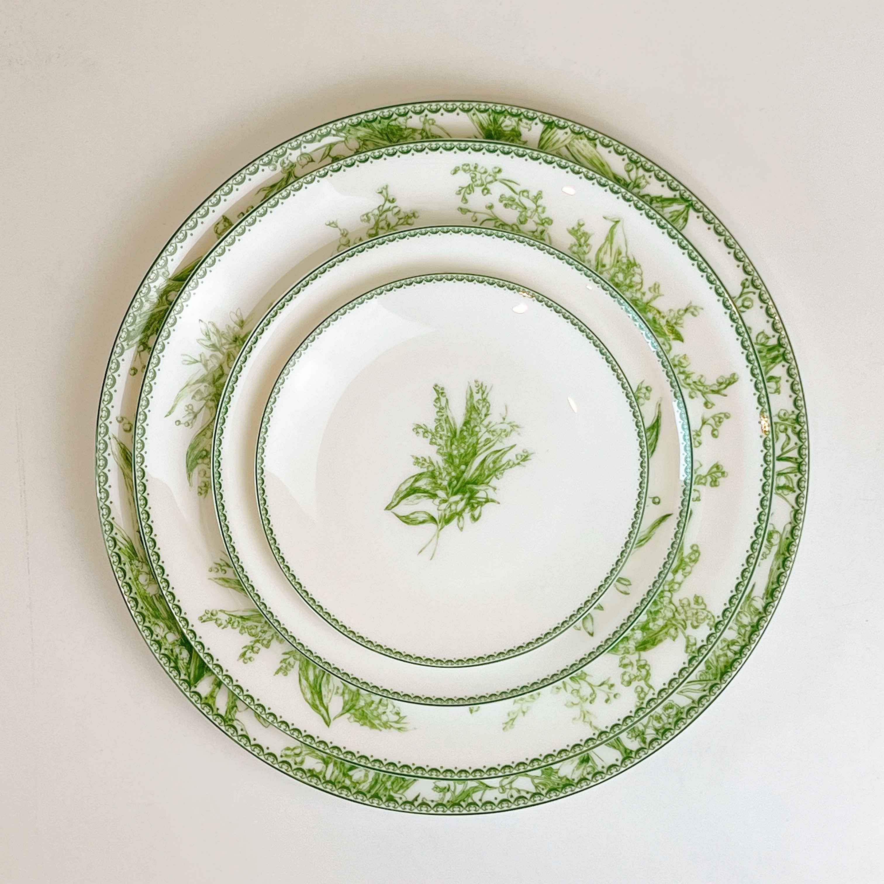 Đĩa sứ xương hoa chuông lục