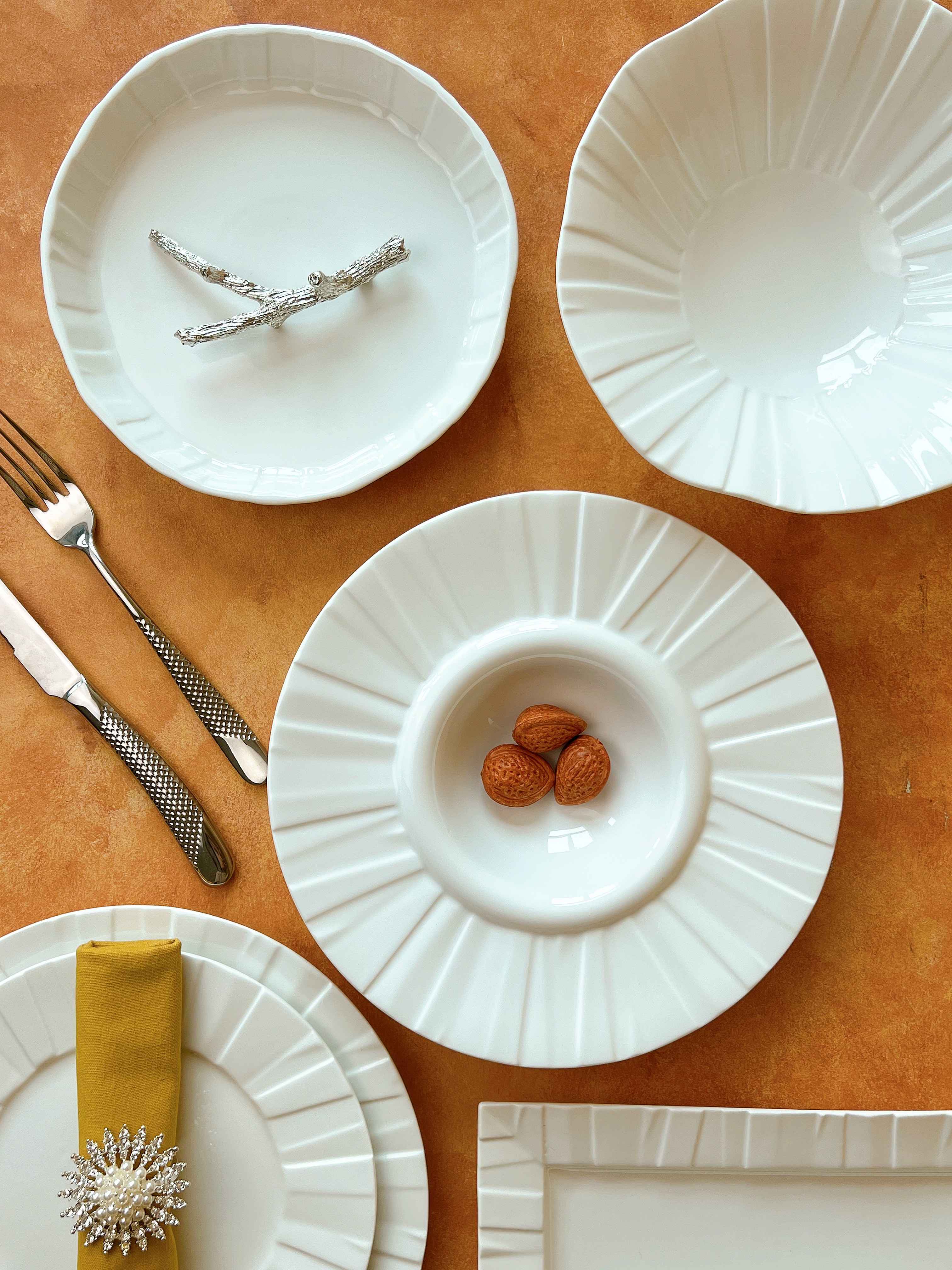 Bộ bát đĩa cao cấp phong cách hiện đại họa tiết quạt trắng