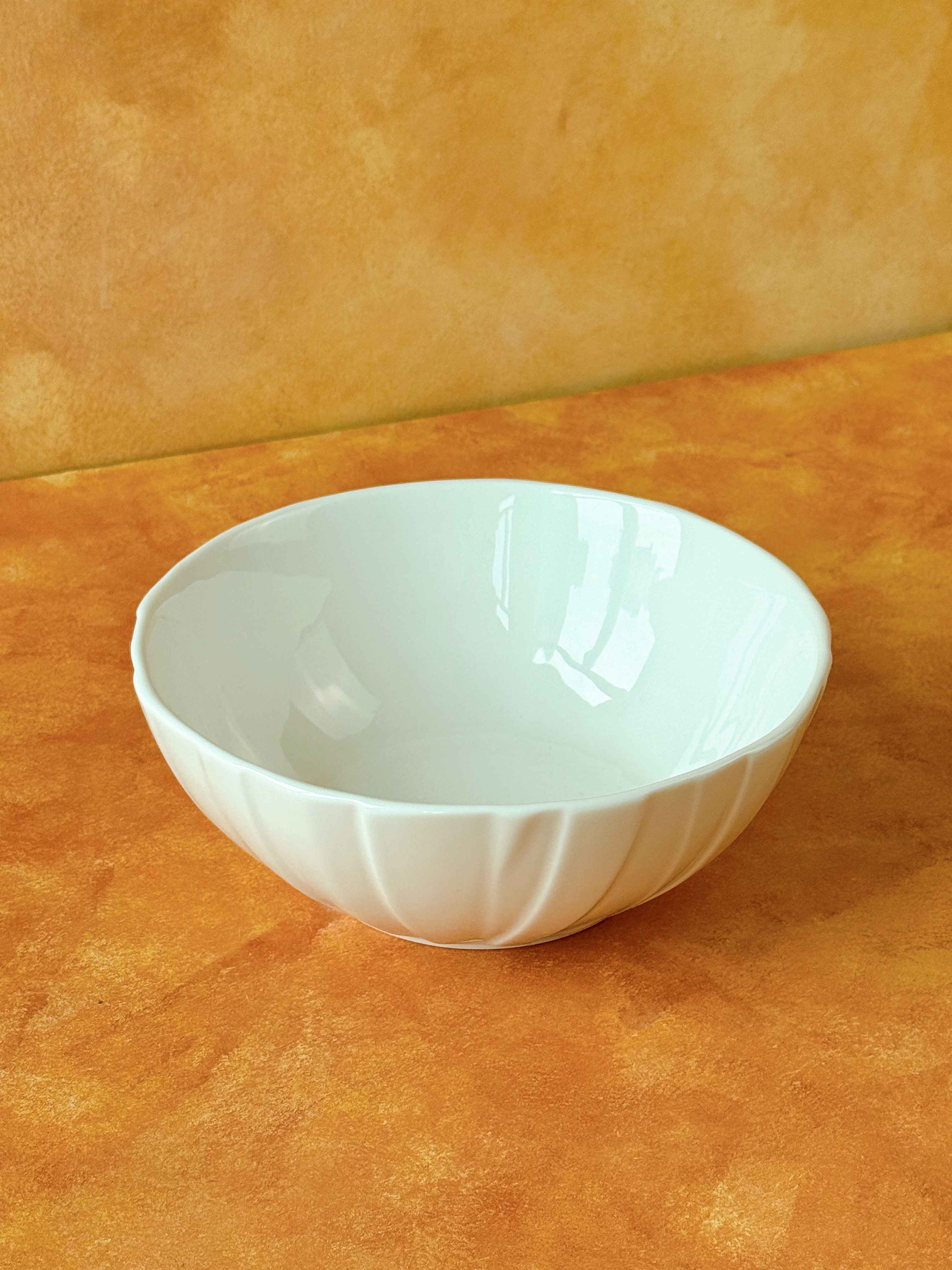 Bộ bát đĩa cao cấp phong cách hiện đại họa tiết quạt trắng