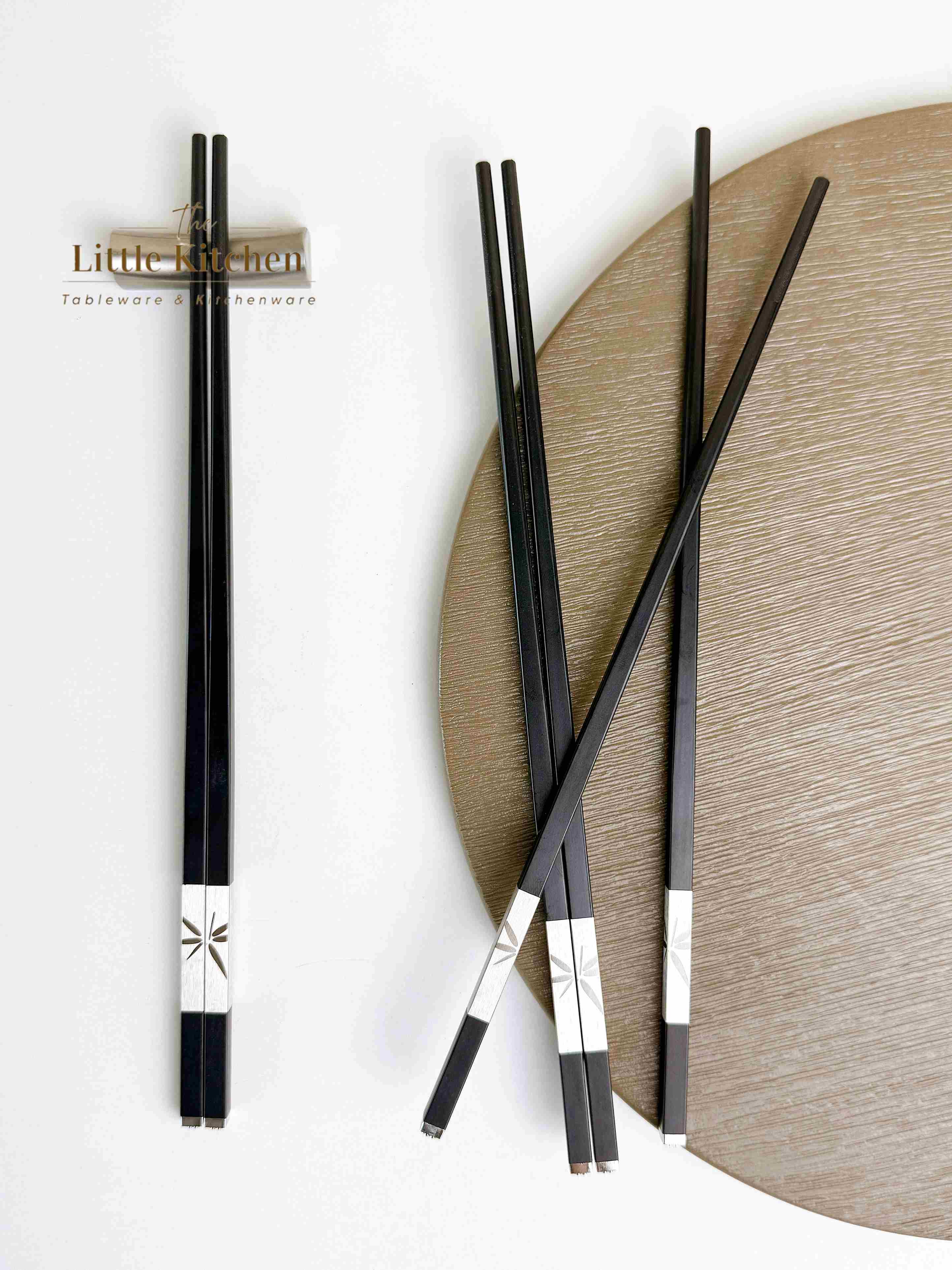 Set tiệc sup đen trắng nhà hàng