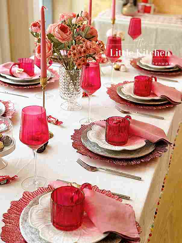 Set tiệc valentine đỏ trắng