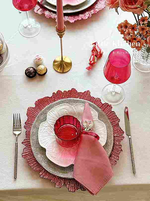 Set tiệc valentine đỏ trắng