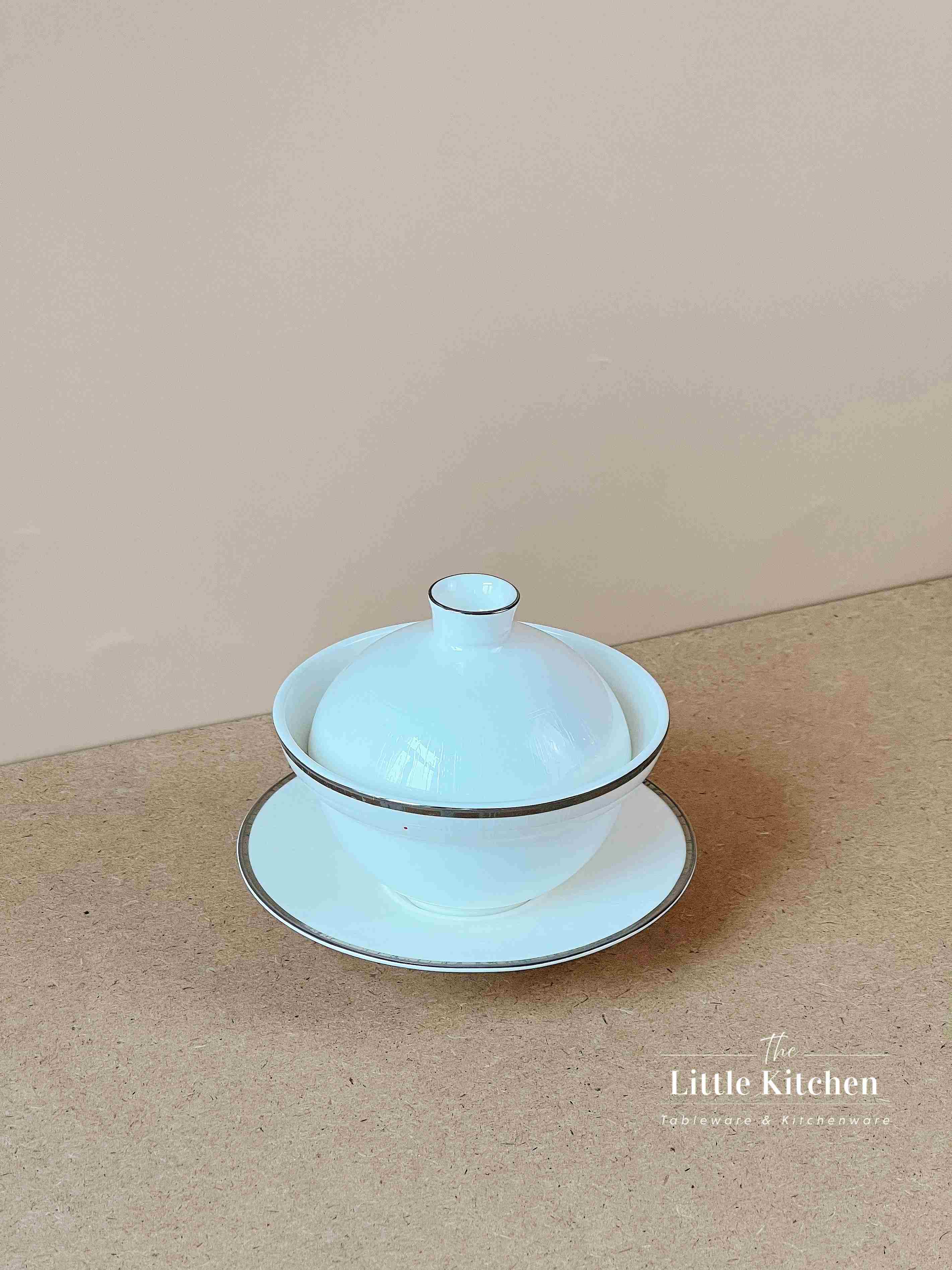 Set tiệc sup đen trắng nhà hàng