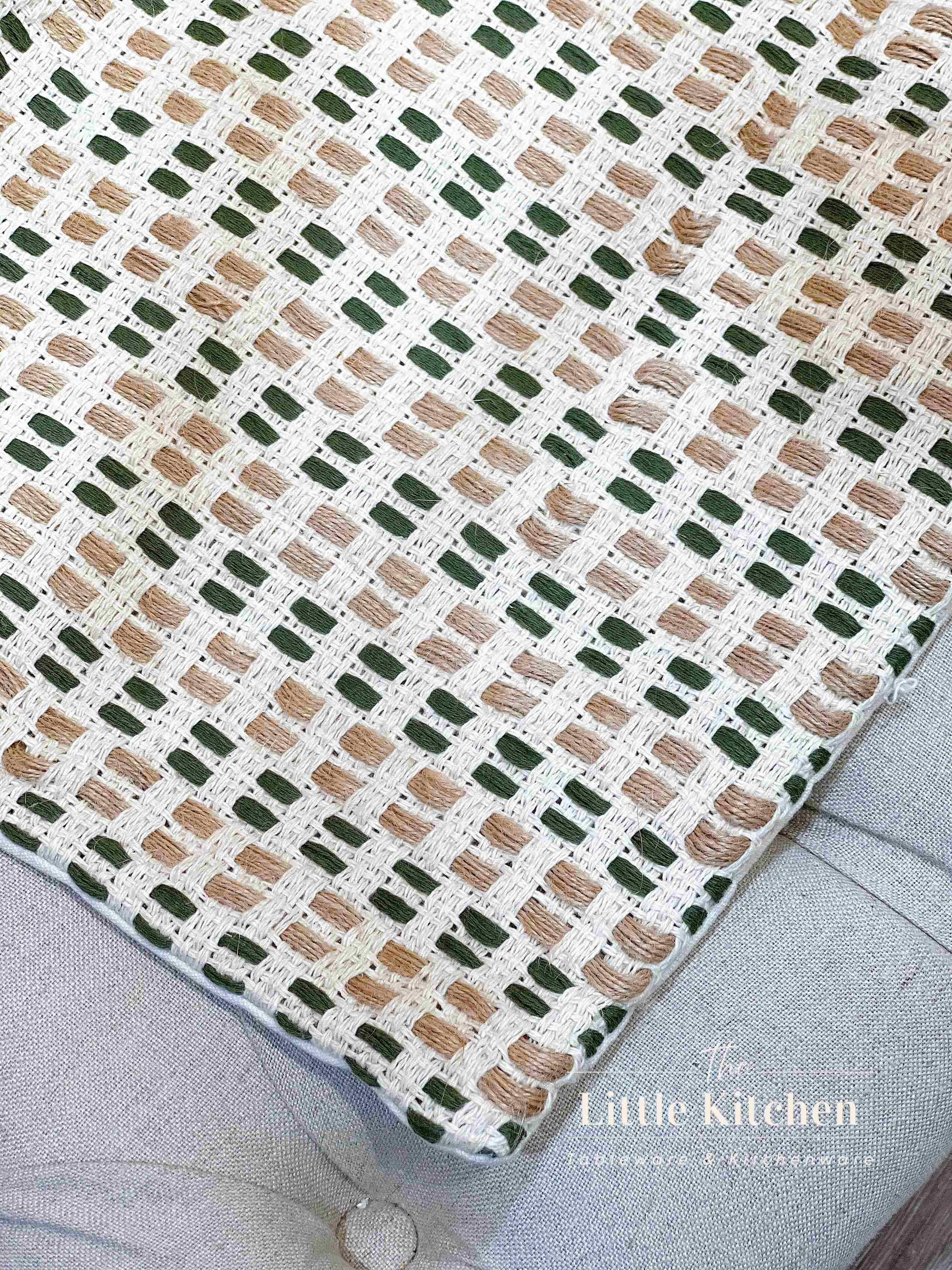 Vỏ gối be sọc xanh