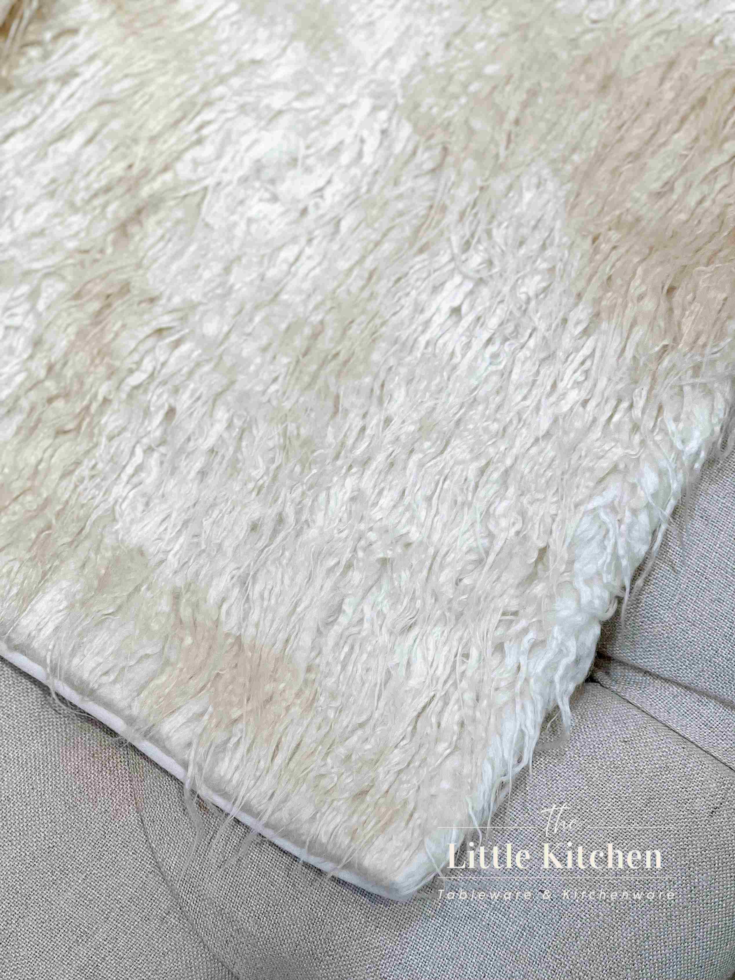 Vỏ gối lông trắng