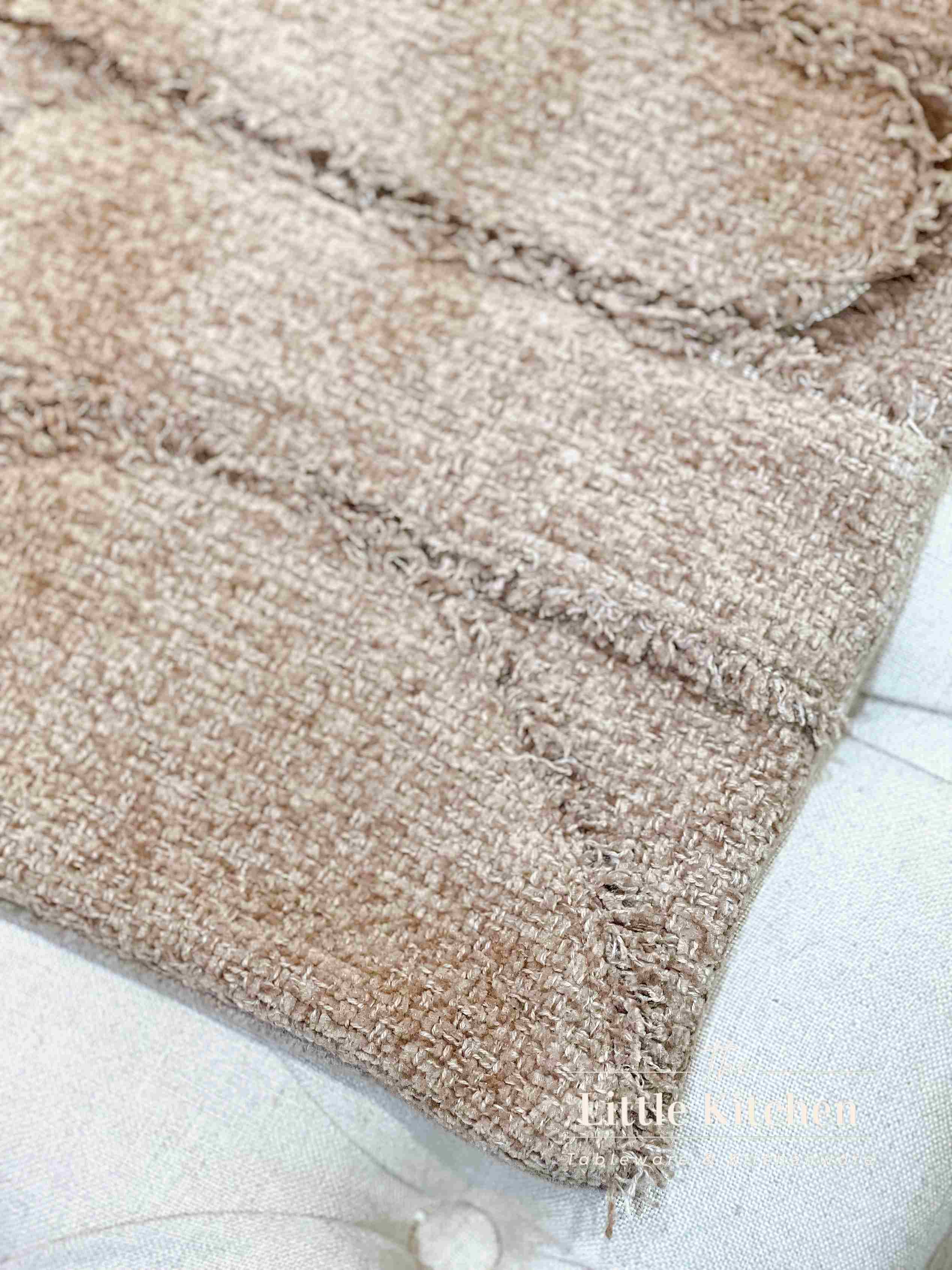 Vỏ gối hcn tua rua nâu