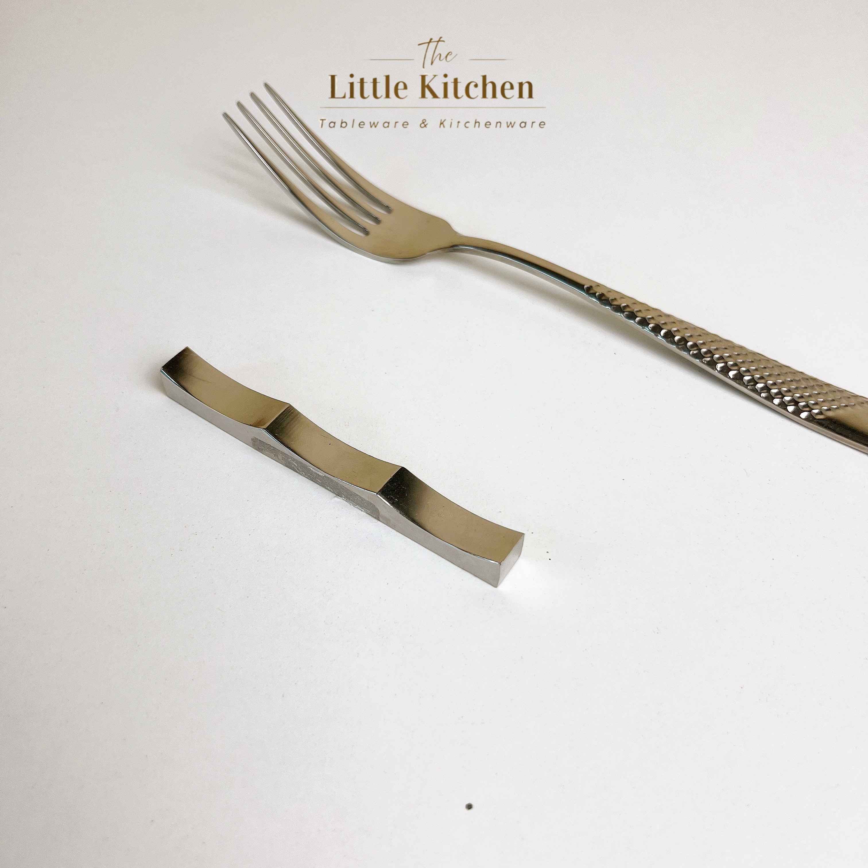 Set tiệc đĩa hoa và đĩa nâu đồng