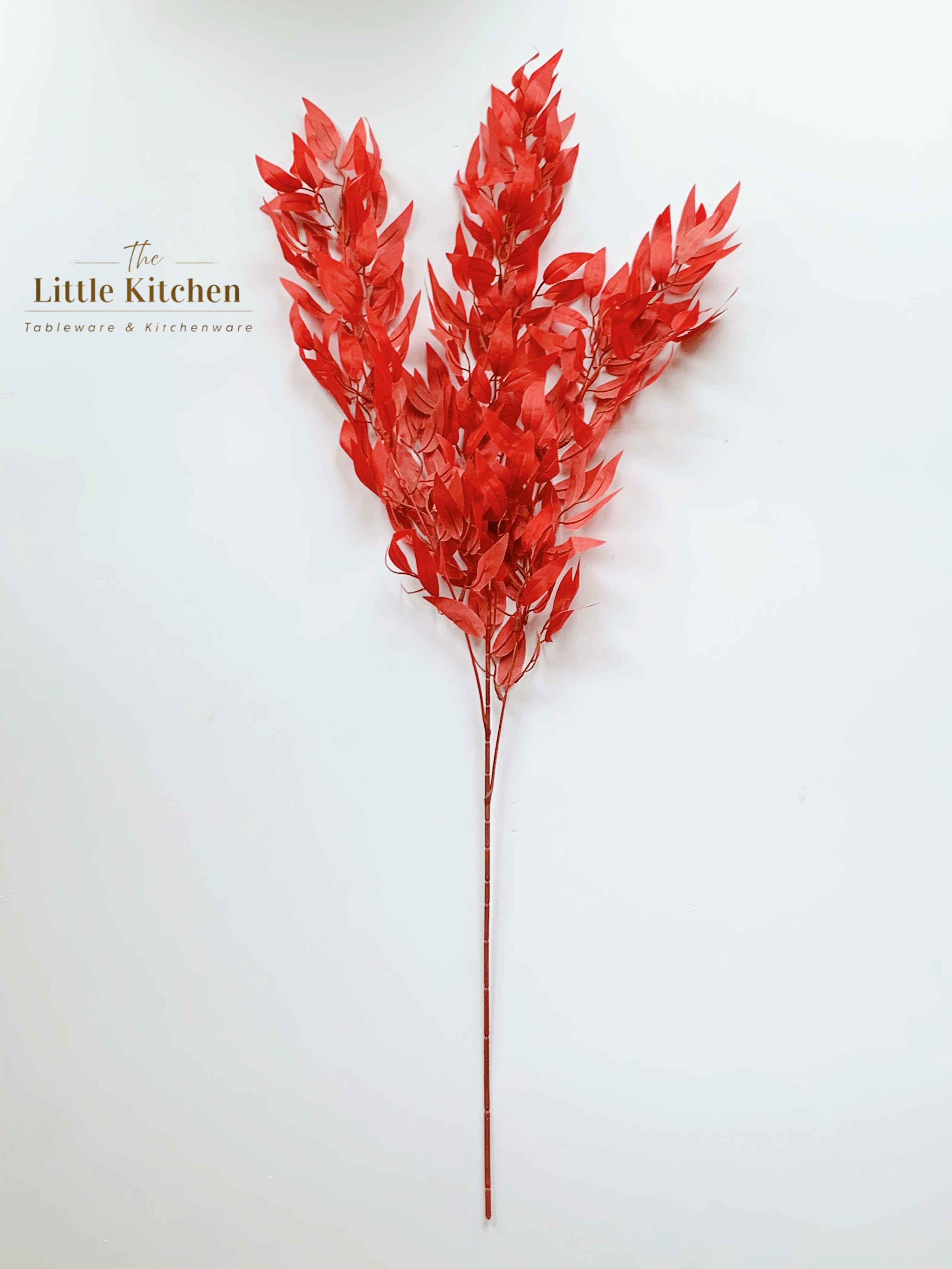 Cành lá dài nhỏ đỏ