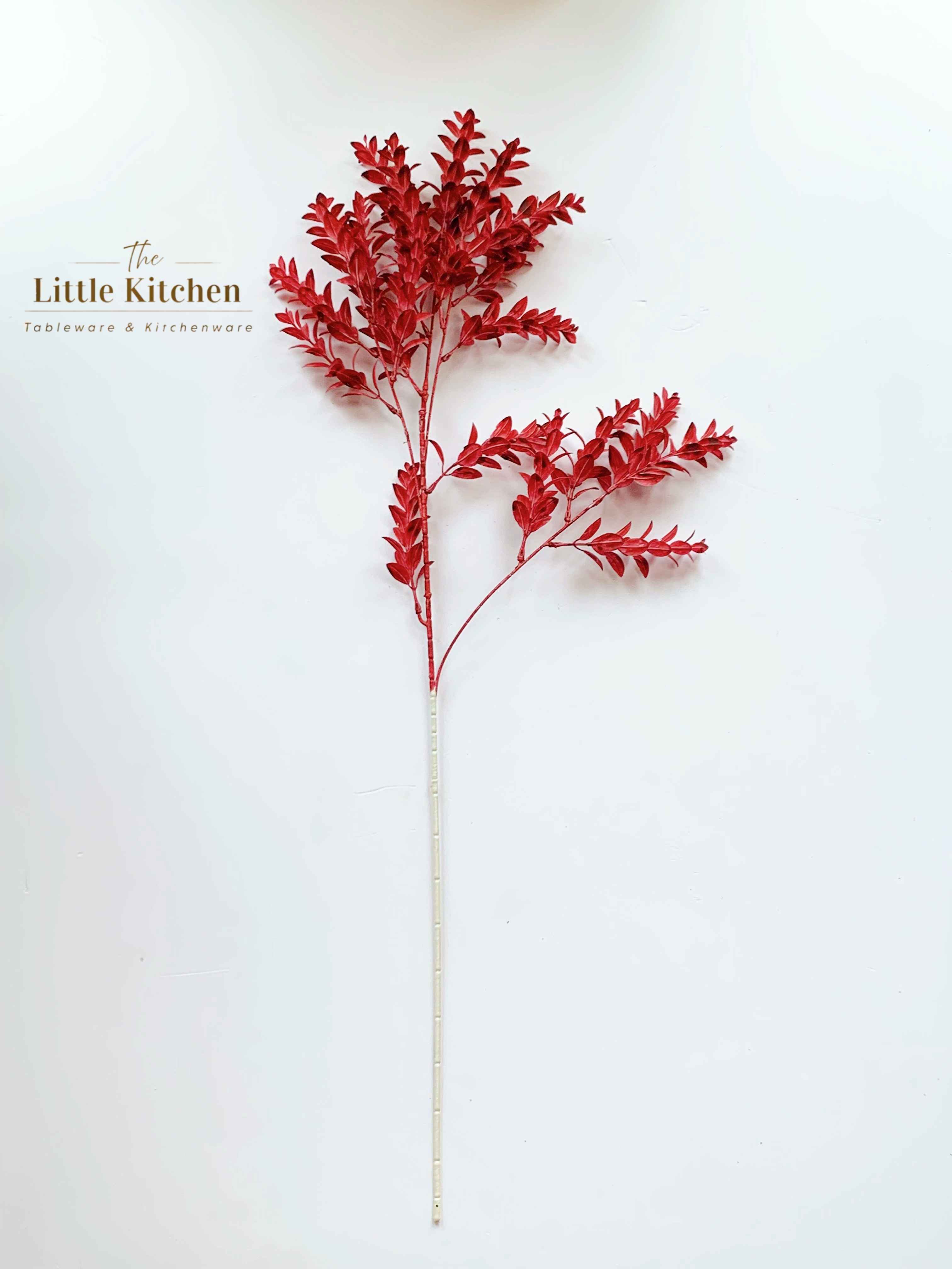 Cành lá nhỏ đỏ