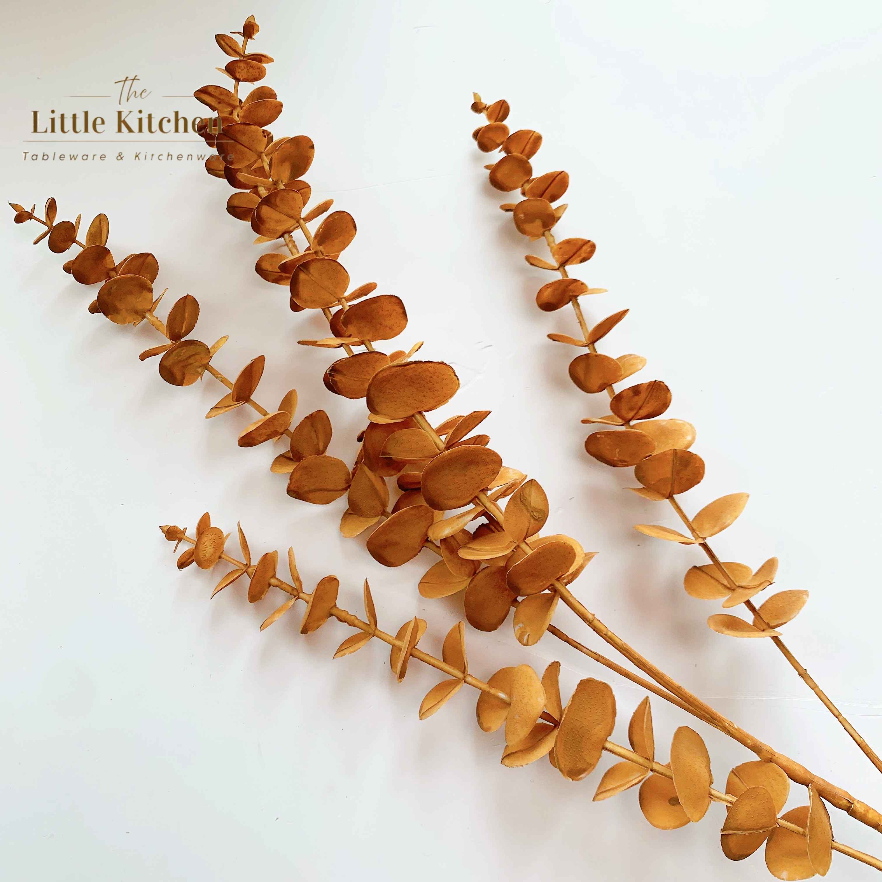 Cành lá táo nâu nhạt