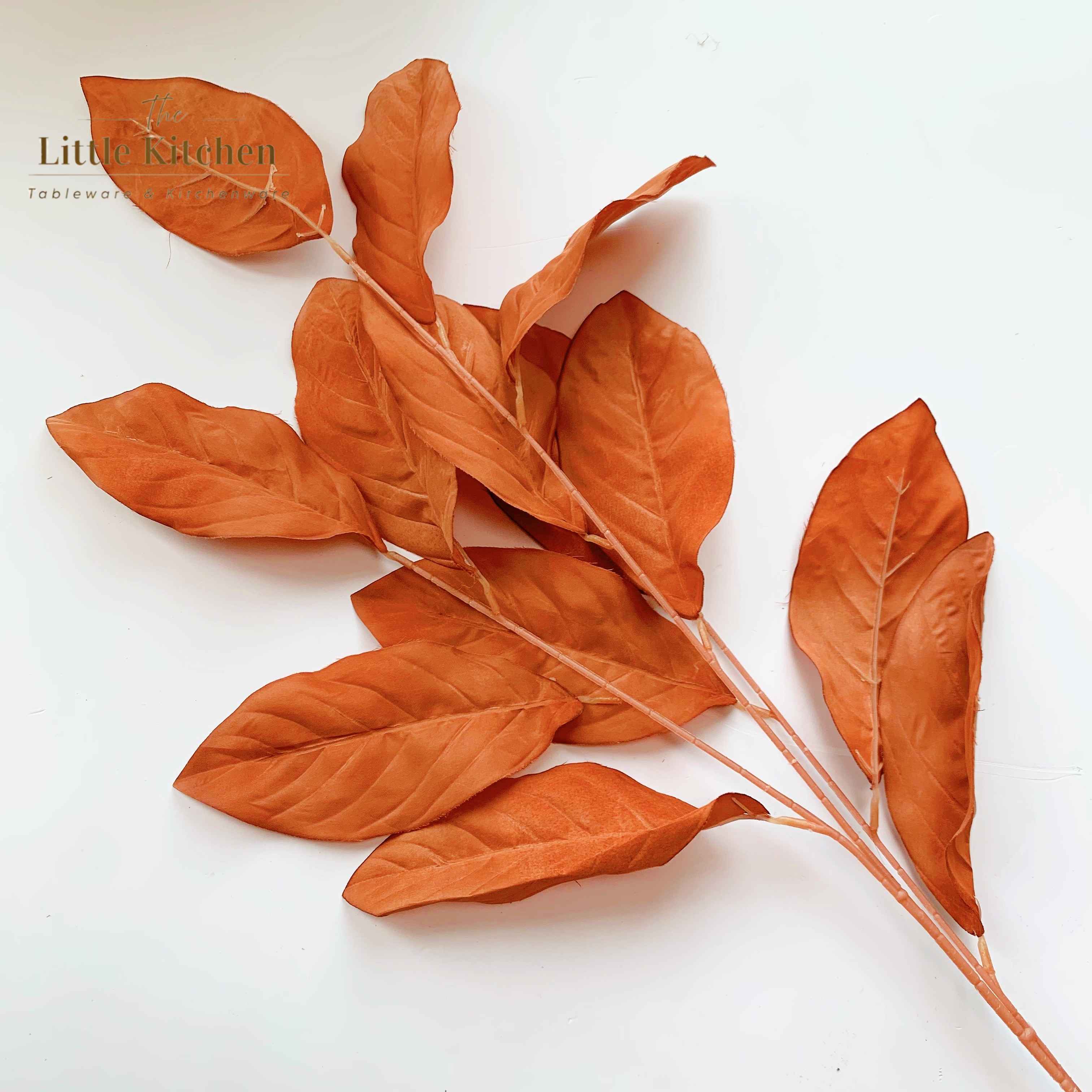 Cành lá to nâu nhạt