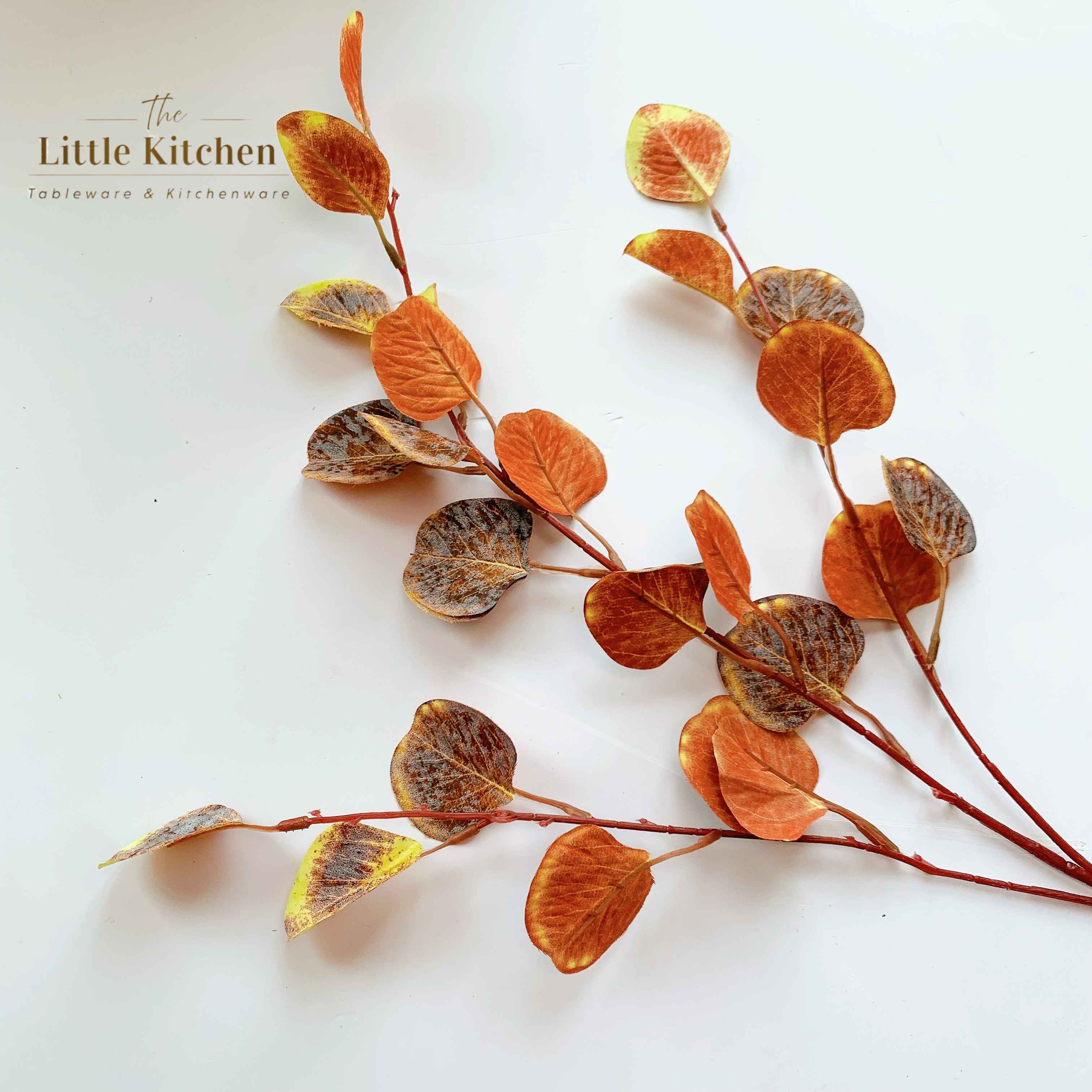 Cành lá loang nâu cam