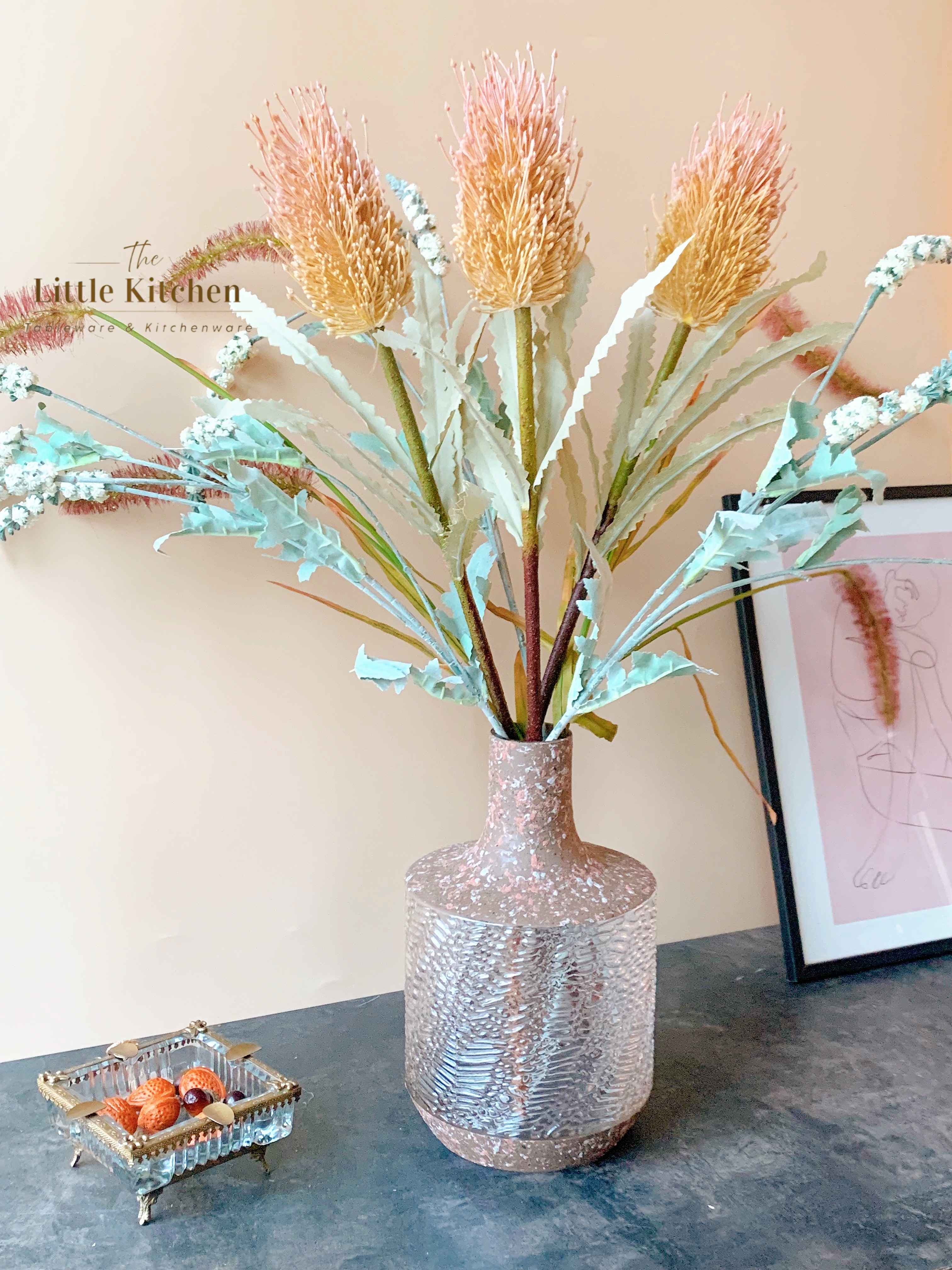 Cành hoa Banksia hồng