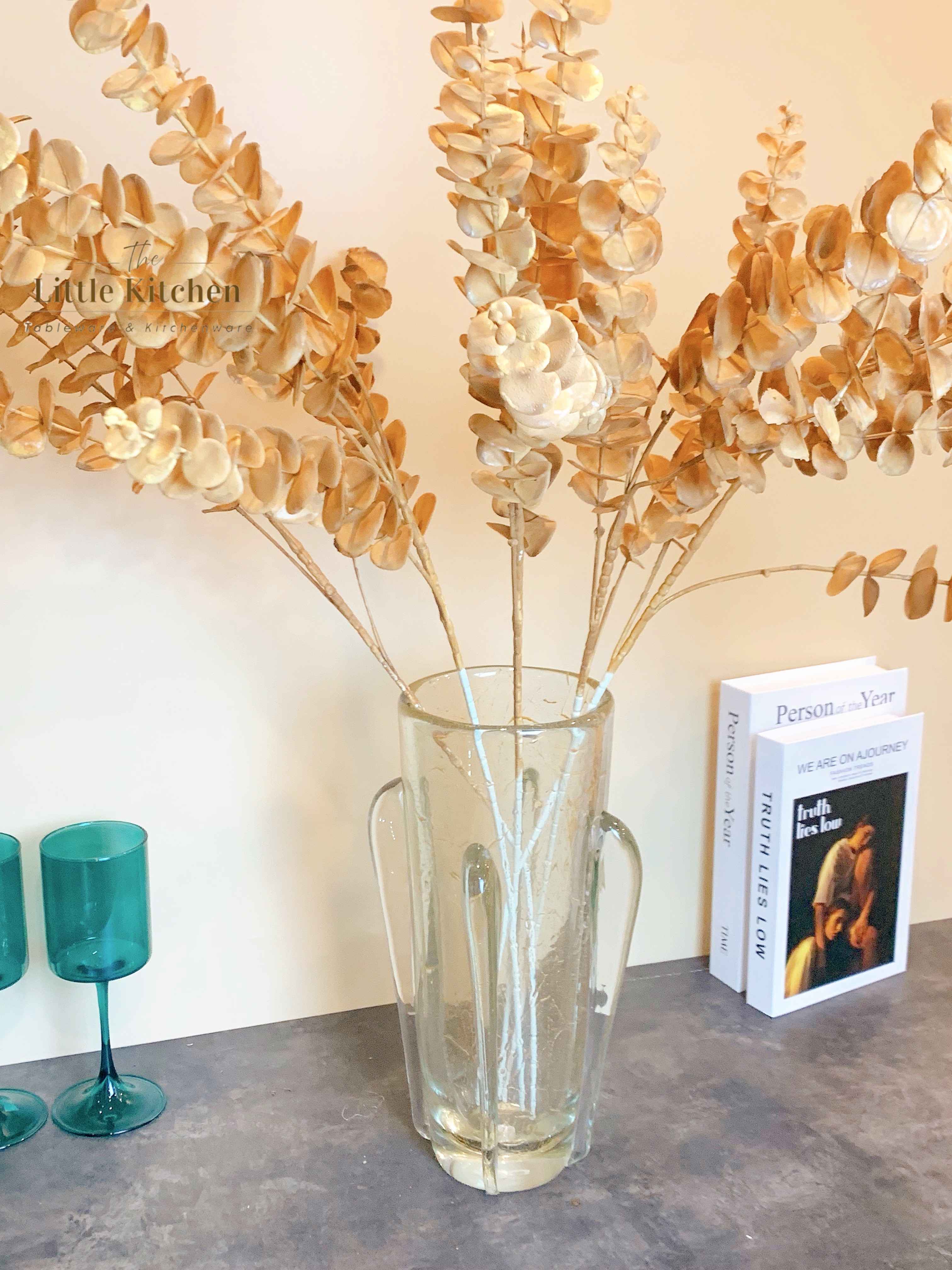 Cành lá táo nâu nhạt