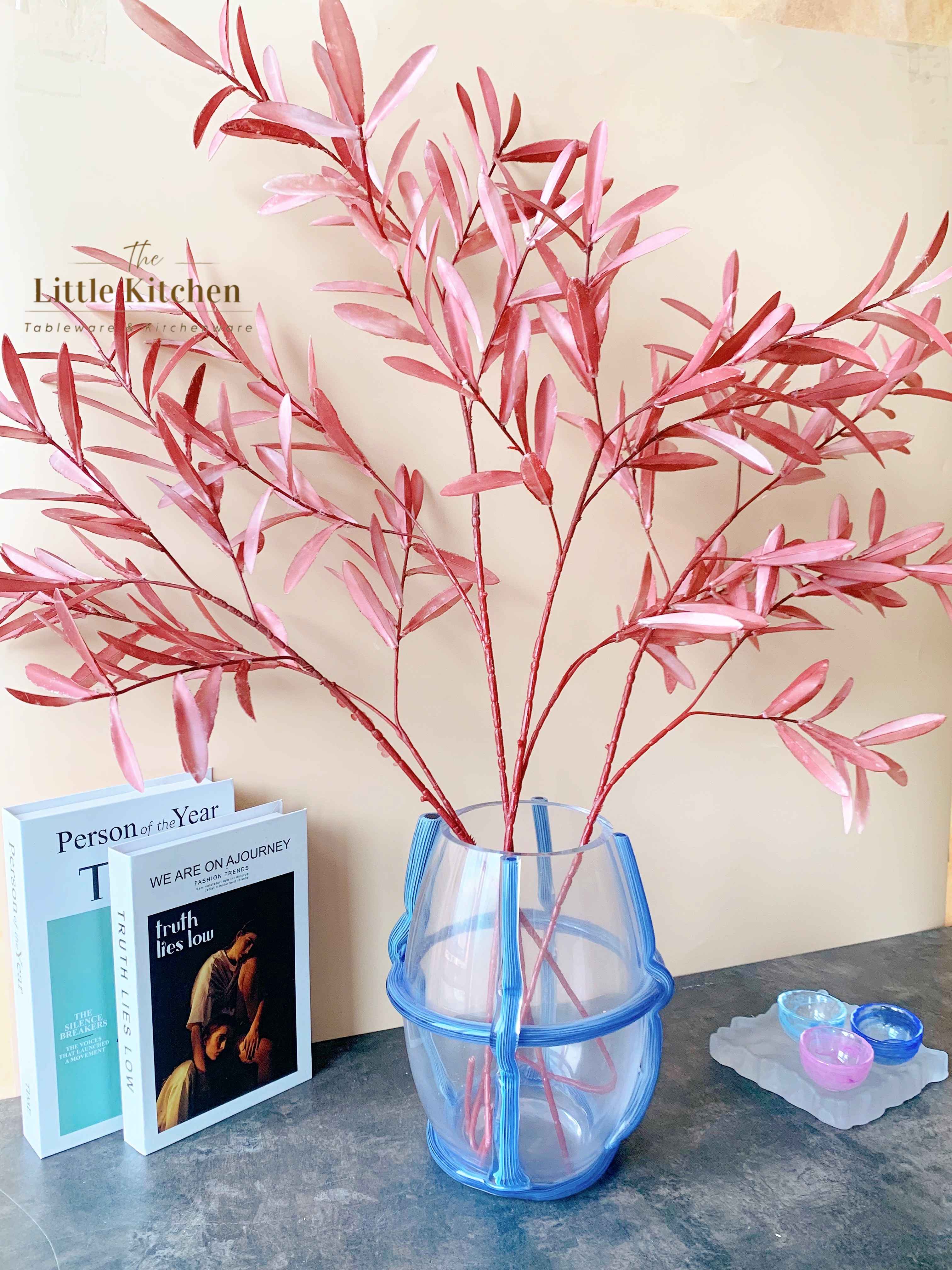 Cành lá dài đỏ