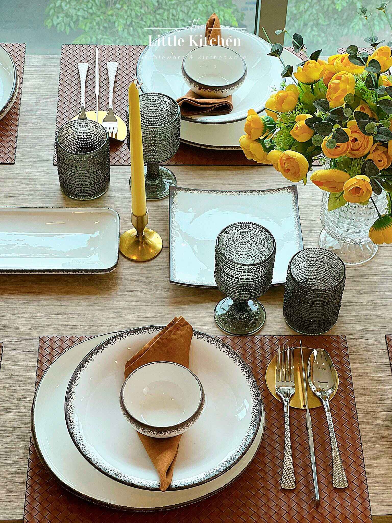 Set tiệc sứ trắng viền nâu món Âu