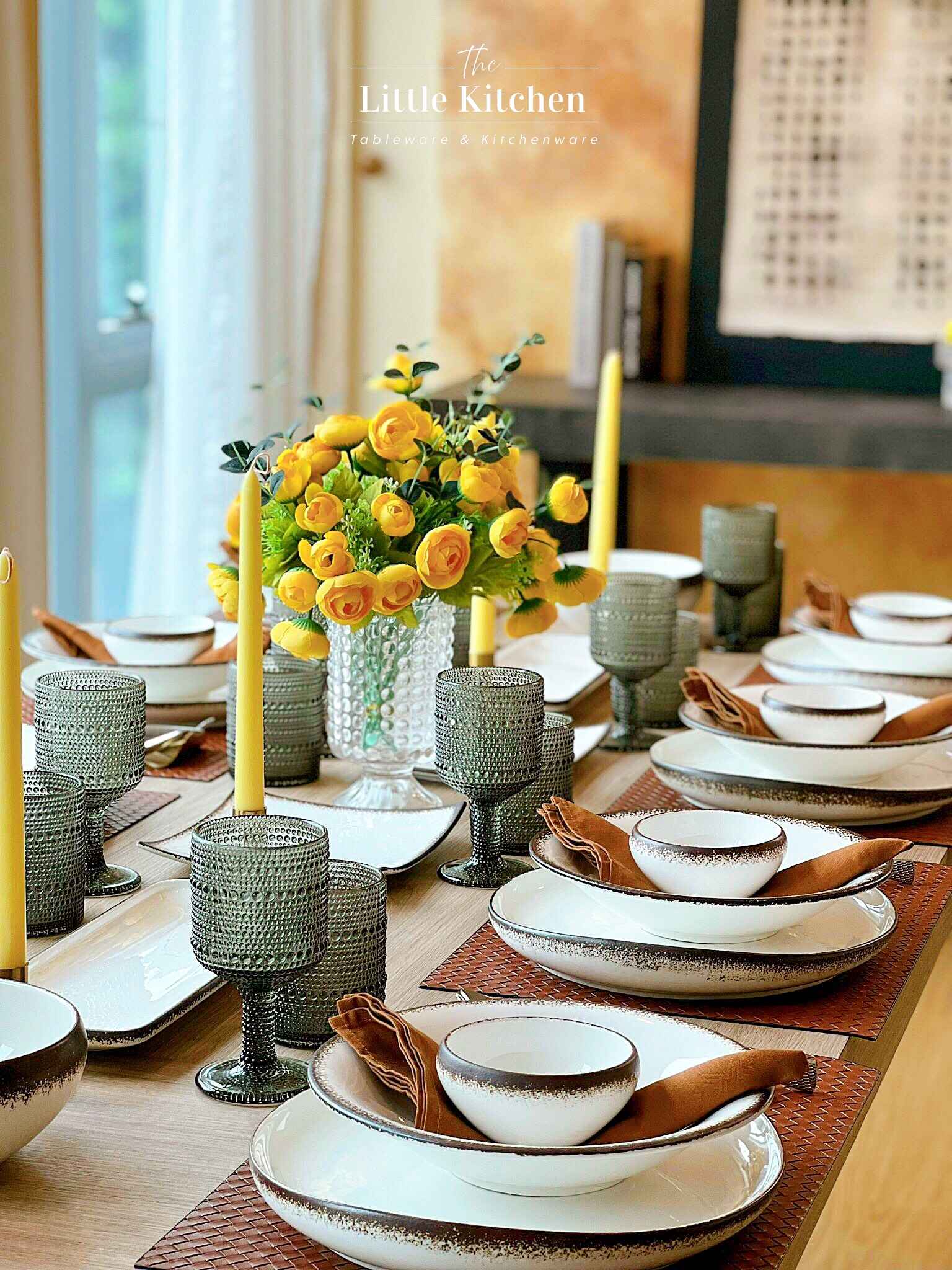 Set tiệc sứ trắng viền nâu món Âu