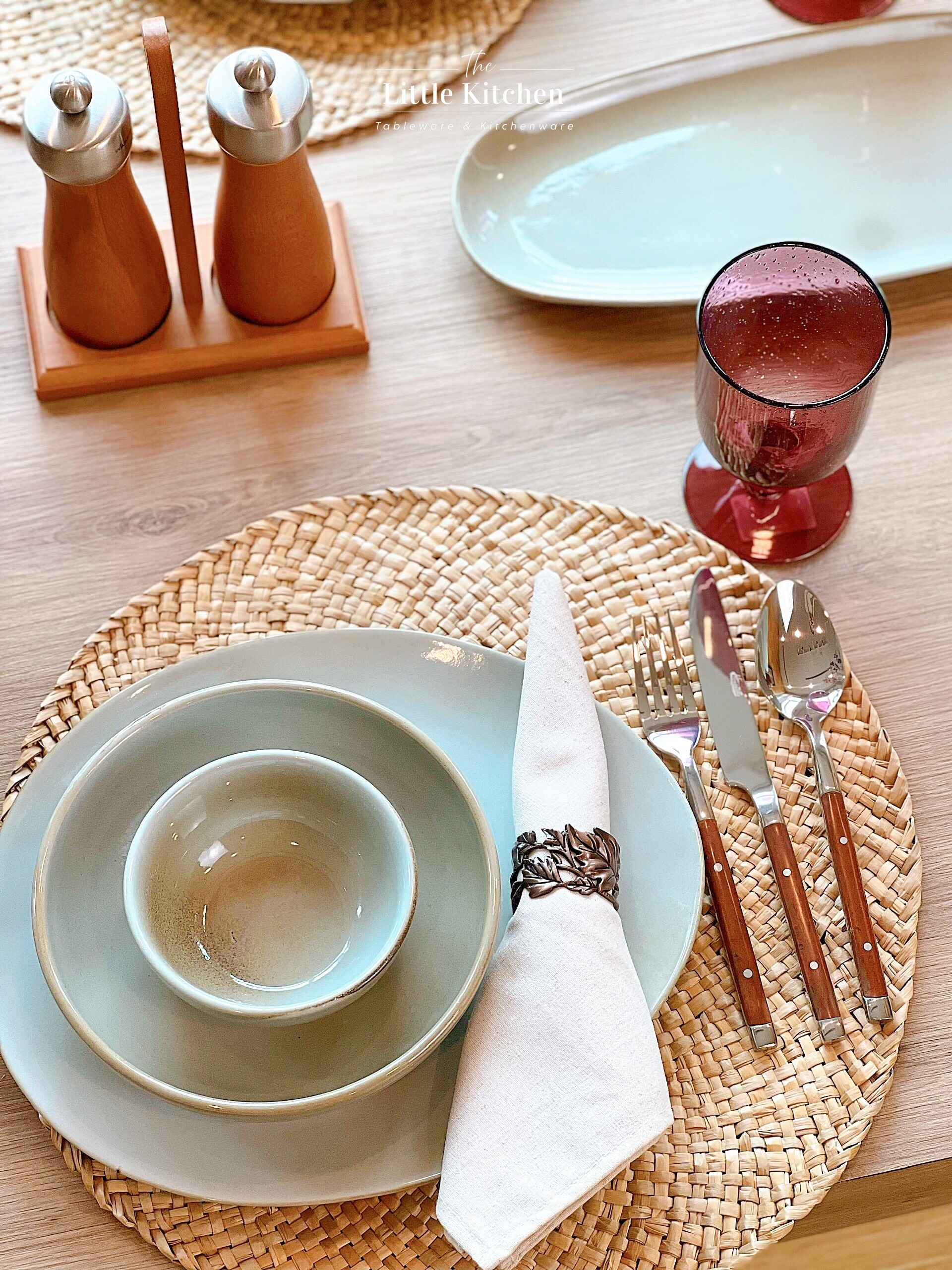 Set tiệc ghi nâu bóng