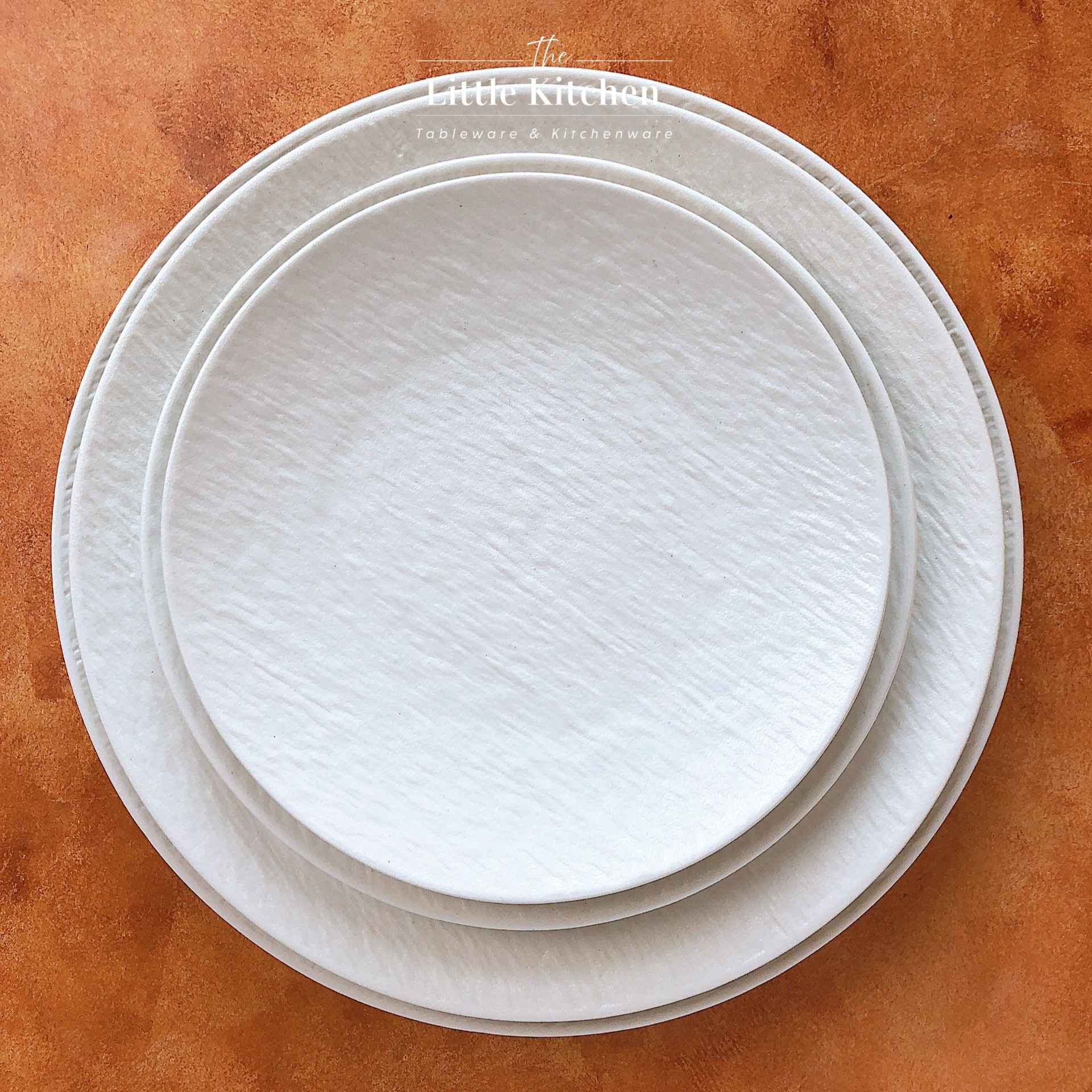 Set tiệc đen trắng matt tua rua vàng