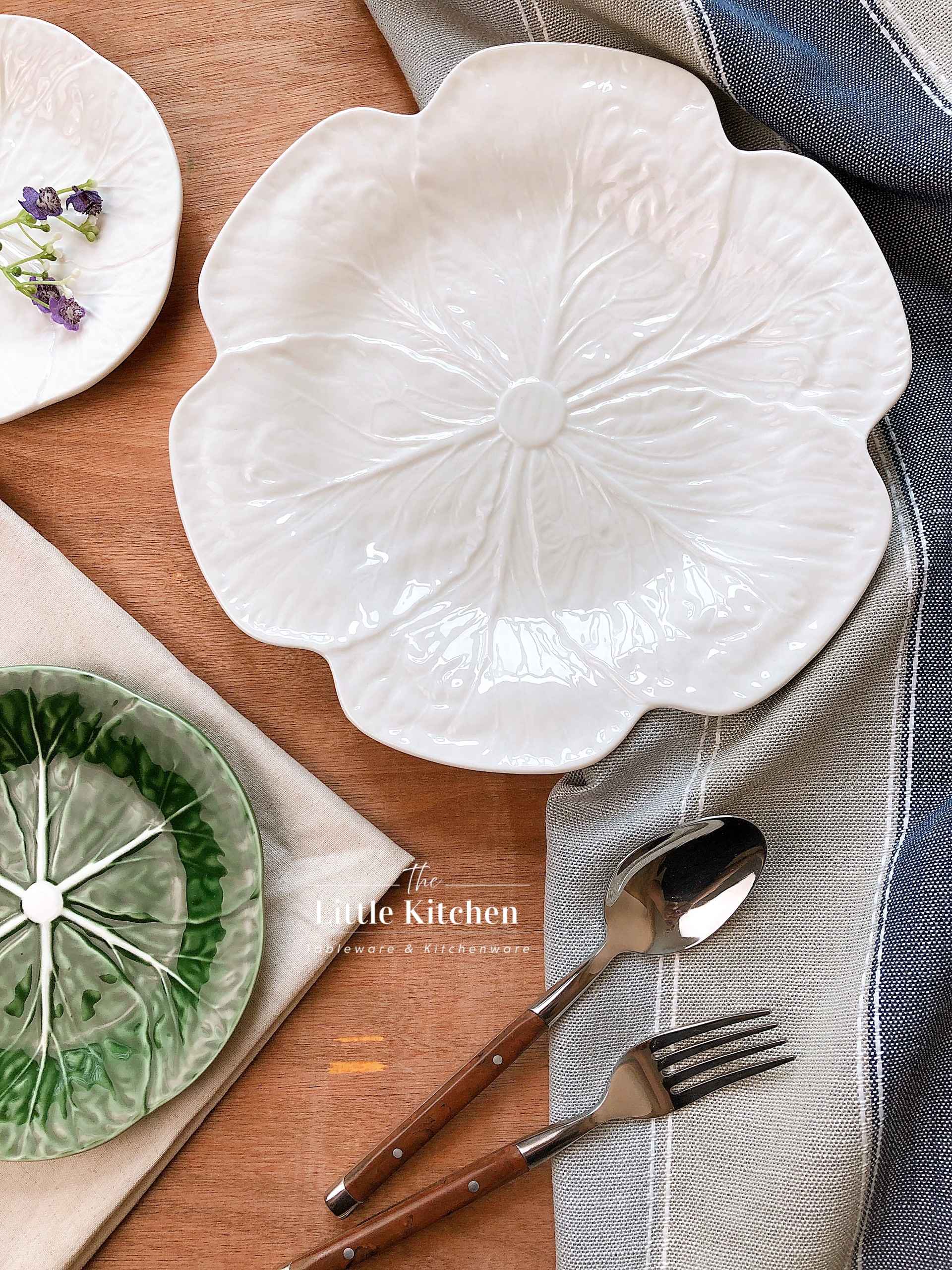 Set tiệc đĩa hoa và đĩa nâu đồng