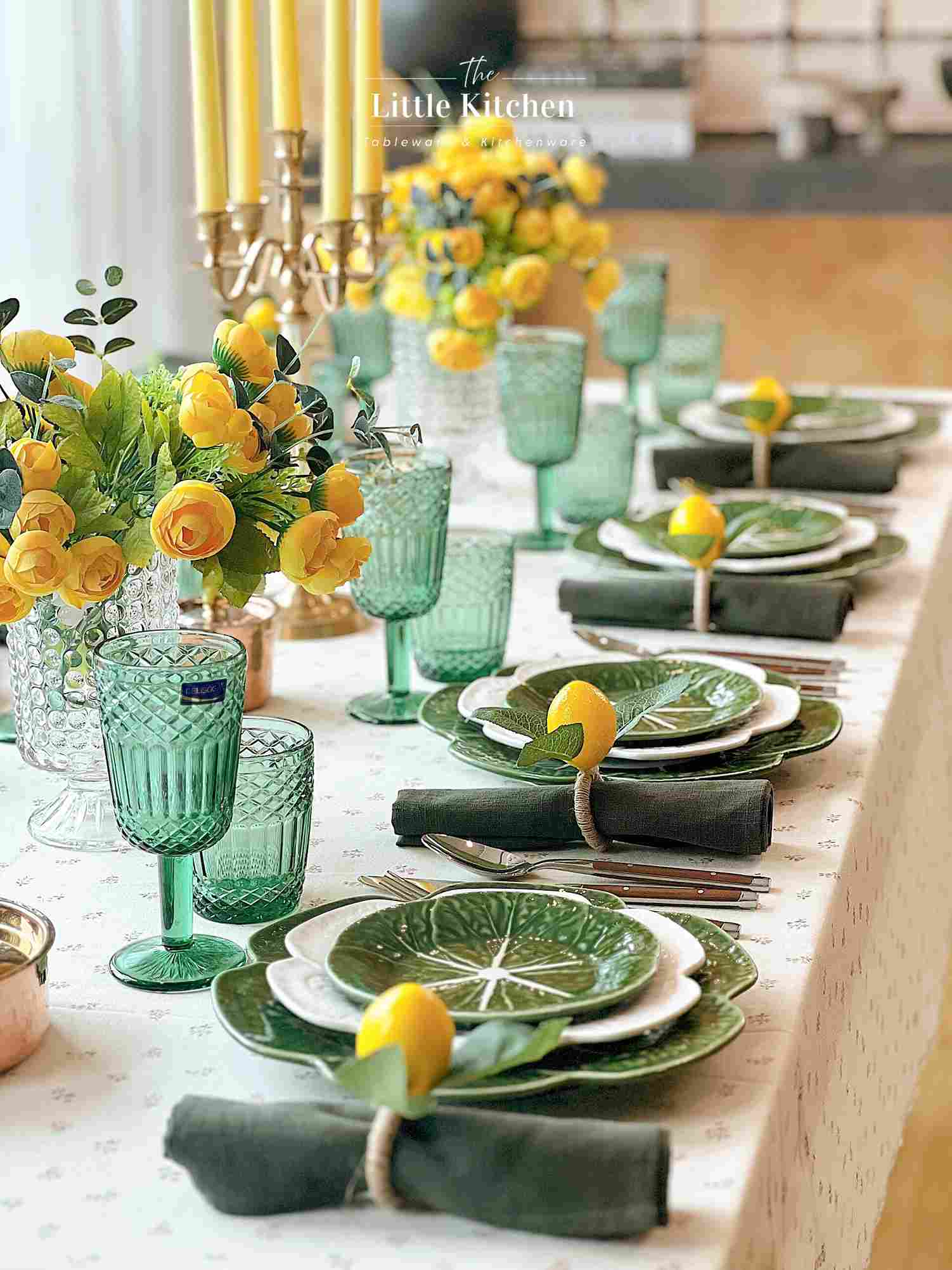 Set tiệc vintage hoa xanh trắng