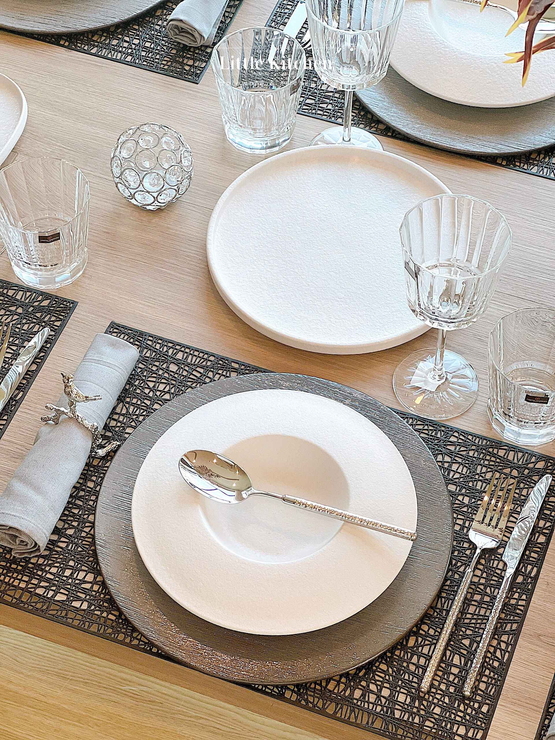 Set tiệc món Âu phong cách hiện đại