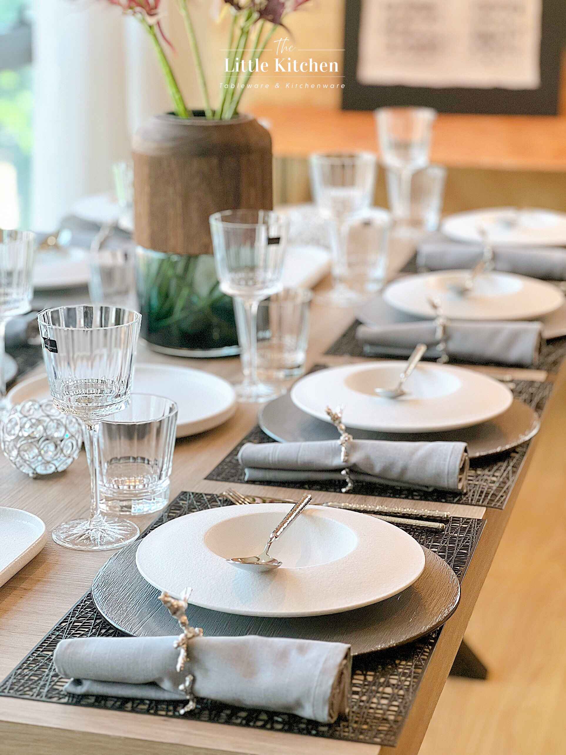 Set tiệc món Âu phong cách hiện đại