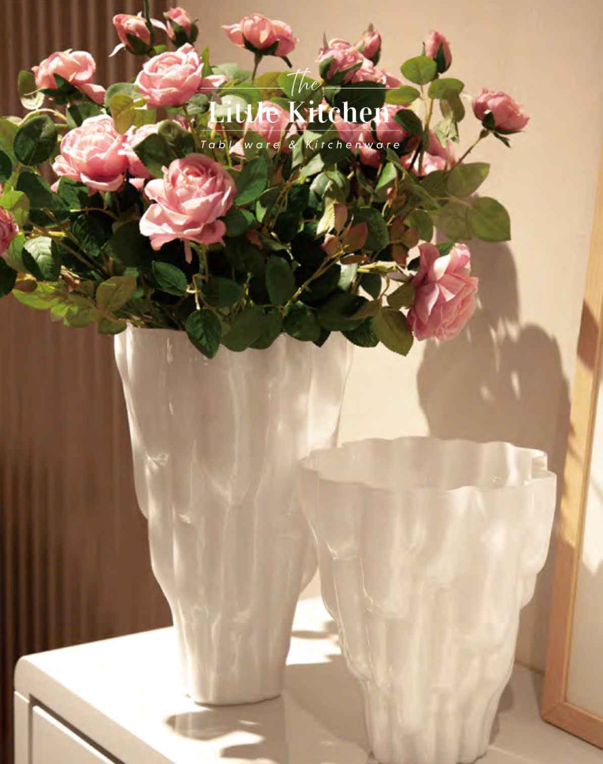 Bình thủy tinh loe sọc trắng đục