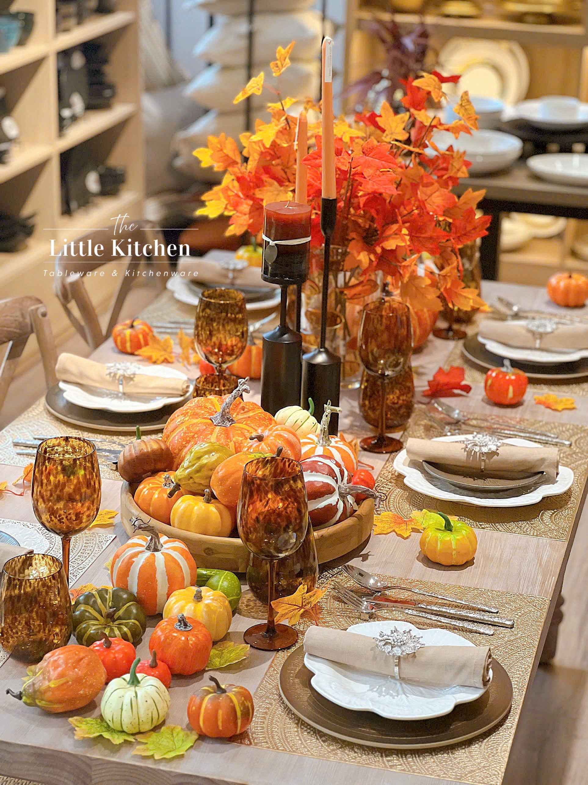 Set tiệc đĩa hoa và đĩa nâu đồng