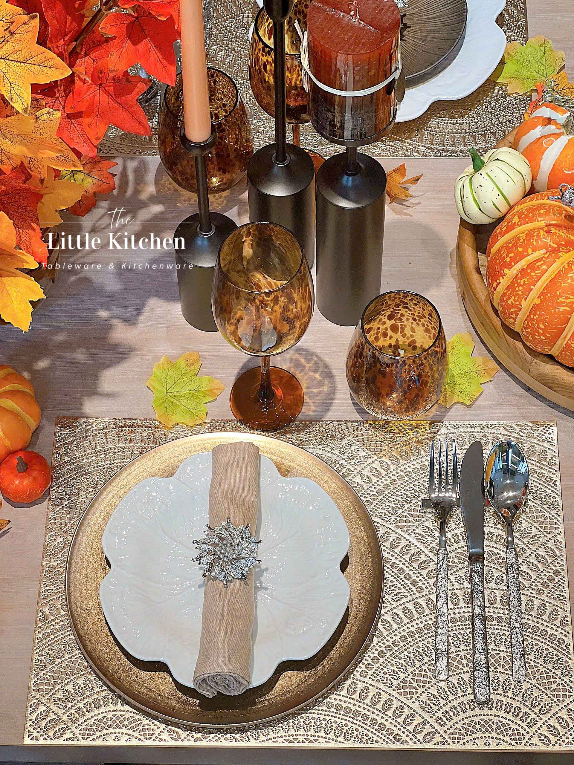 Set tiệc đĩa hoa và đĩa nâu đồng