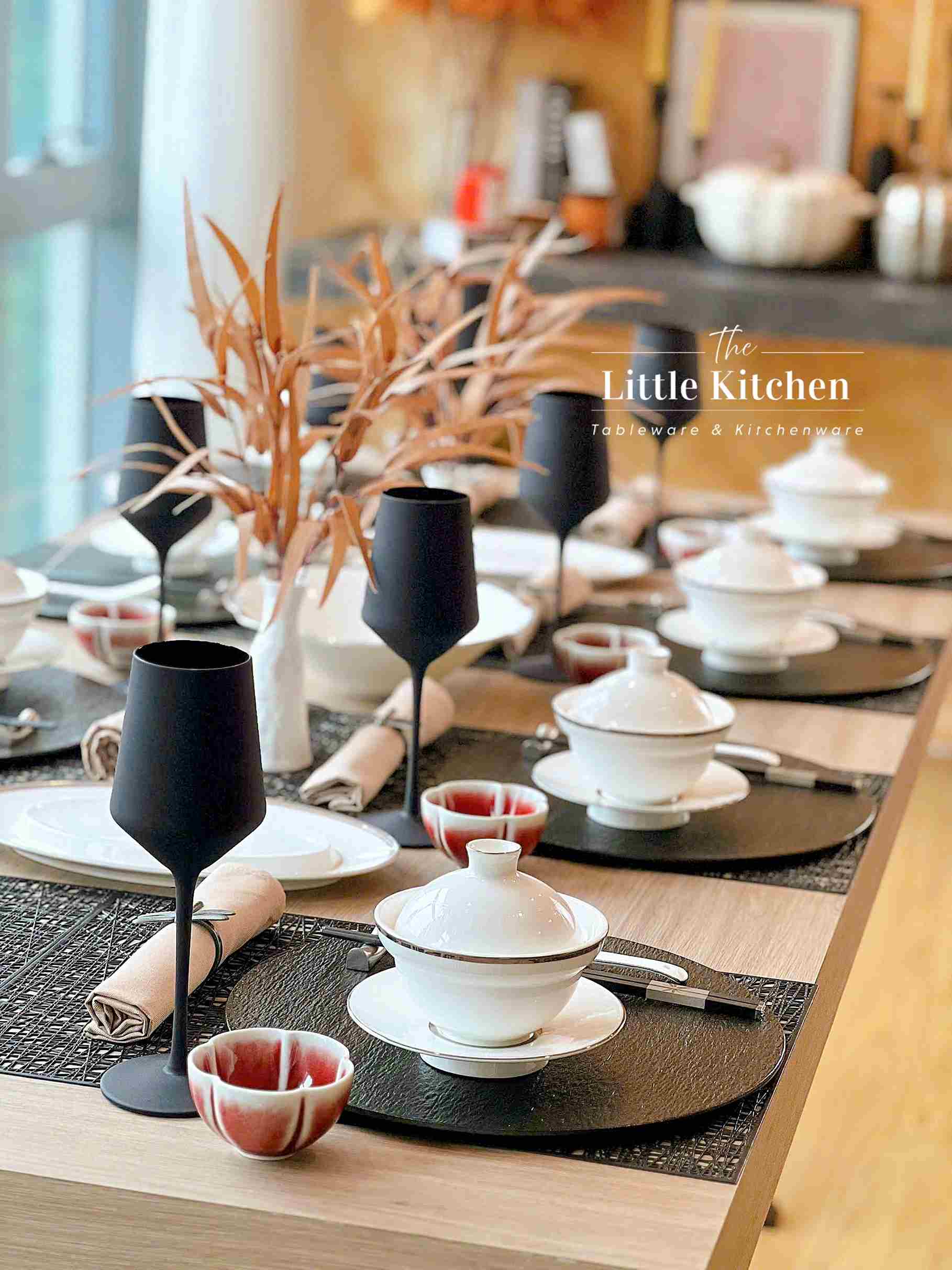 Set tiệc sup đen trắng nhà hàng