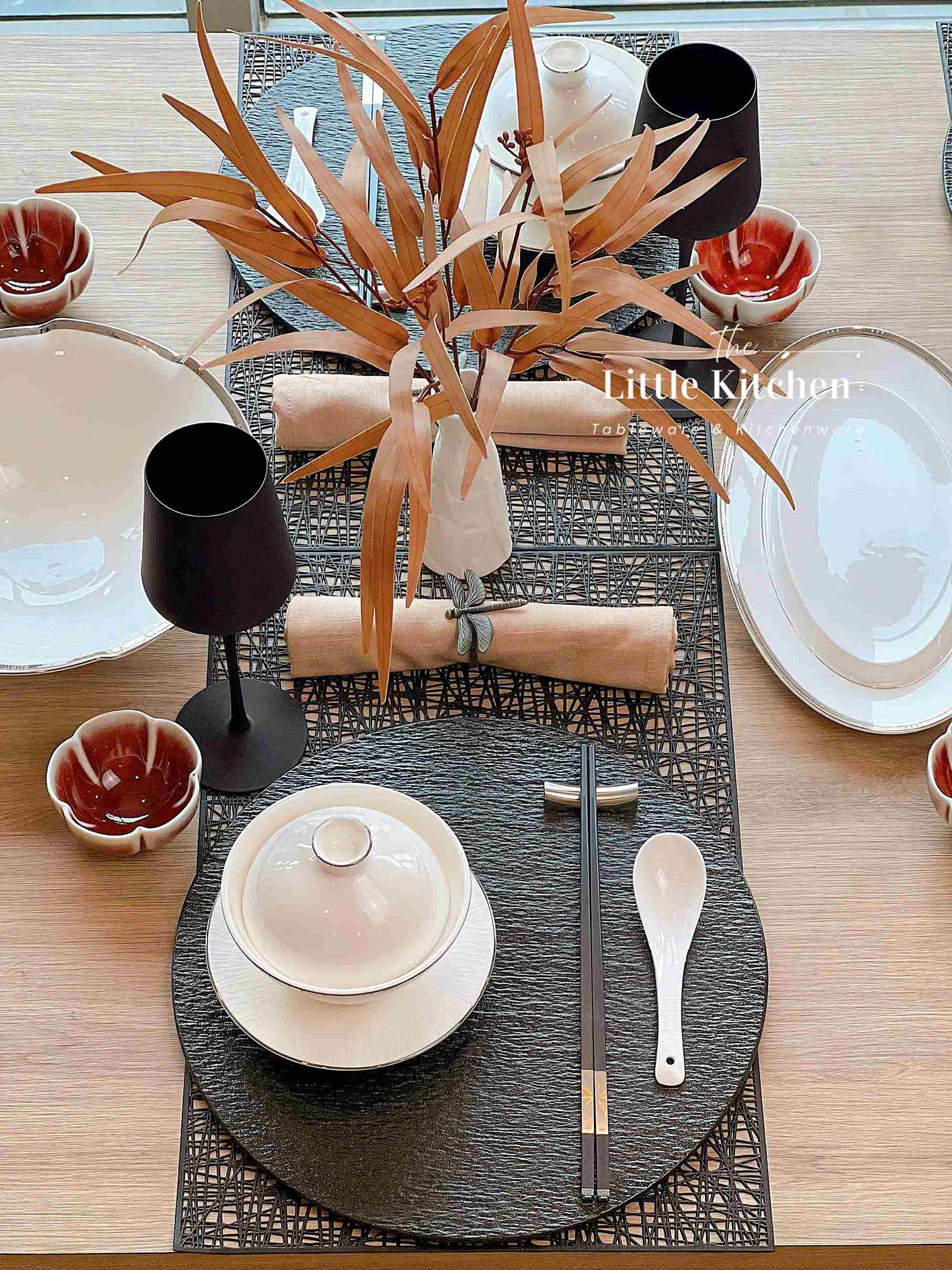 Set tiệc sup đen trắng nhà hàng