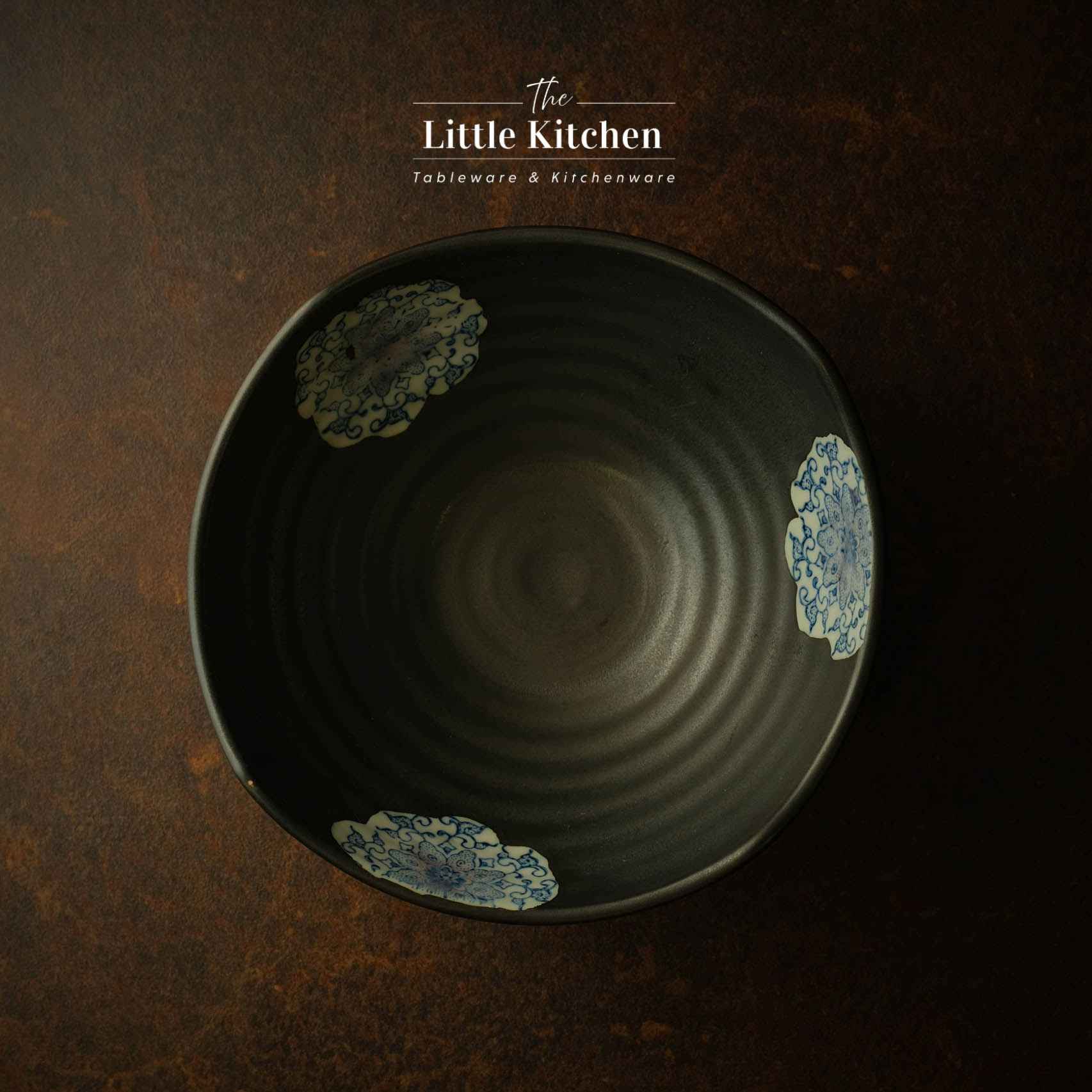 Bộ bát đĩa cao cấp phong cách Nhật Bản màu đen đắp hoa.