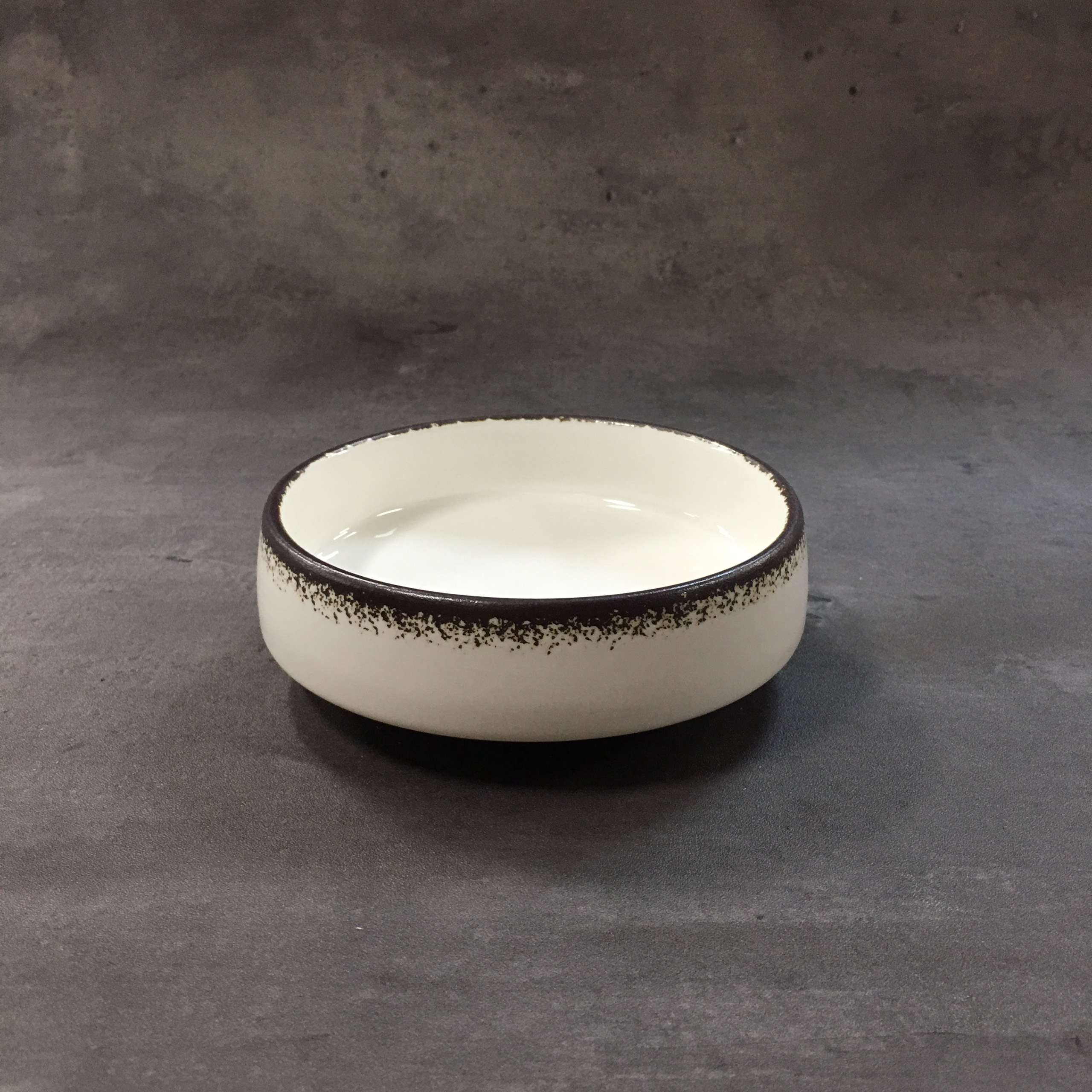 Bộ bát đĩa gia đình cao cấp màu trắng viền nâu men bóng