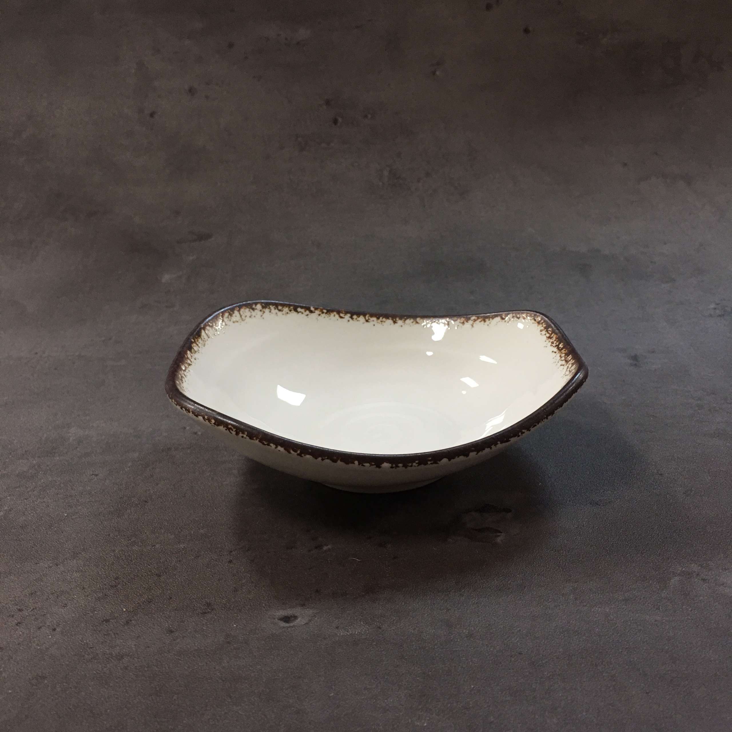 Bộ bát đĩa gia đình cao cấp màu trắng viền nâu men bóng