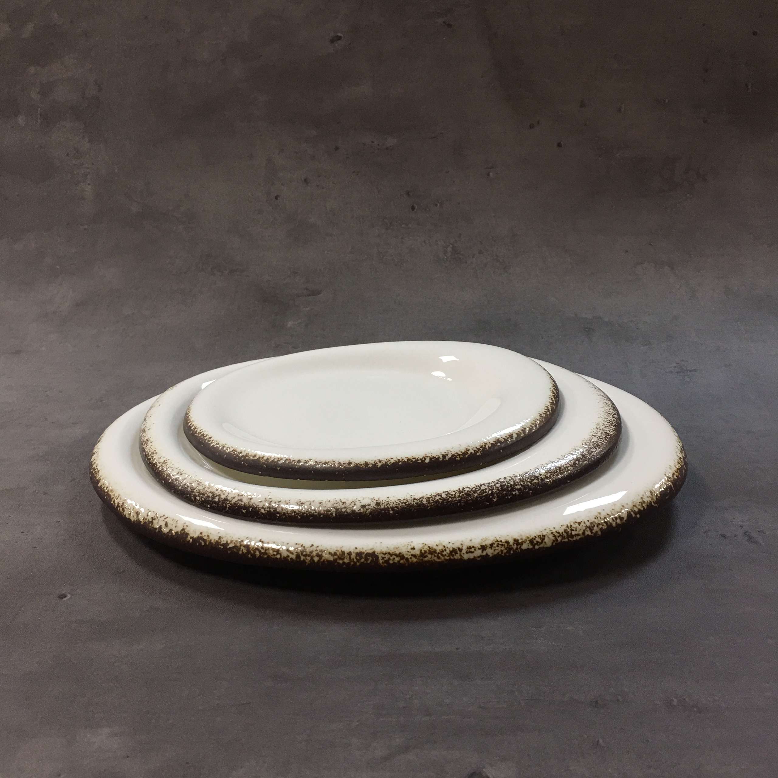 Bộ bát đĩa gia đình cao cấp màu trắng viền nâu men bóng