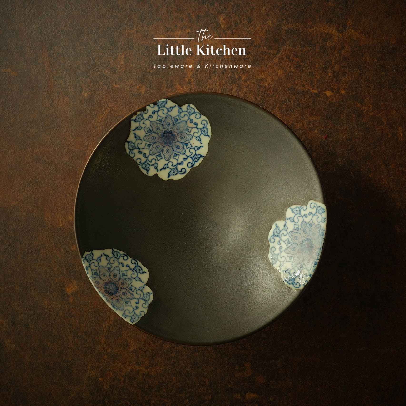 Bộ bát đĩa cao cấp phong cách Nhật Bản màu đen đắp hoa.