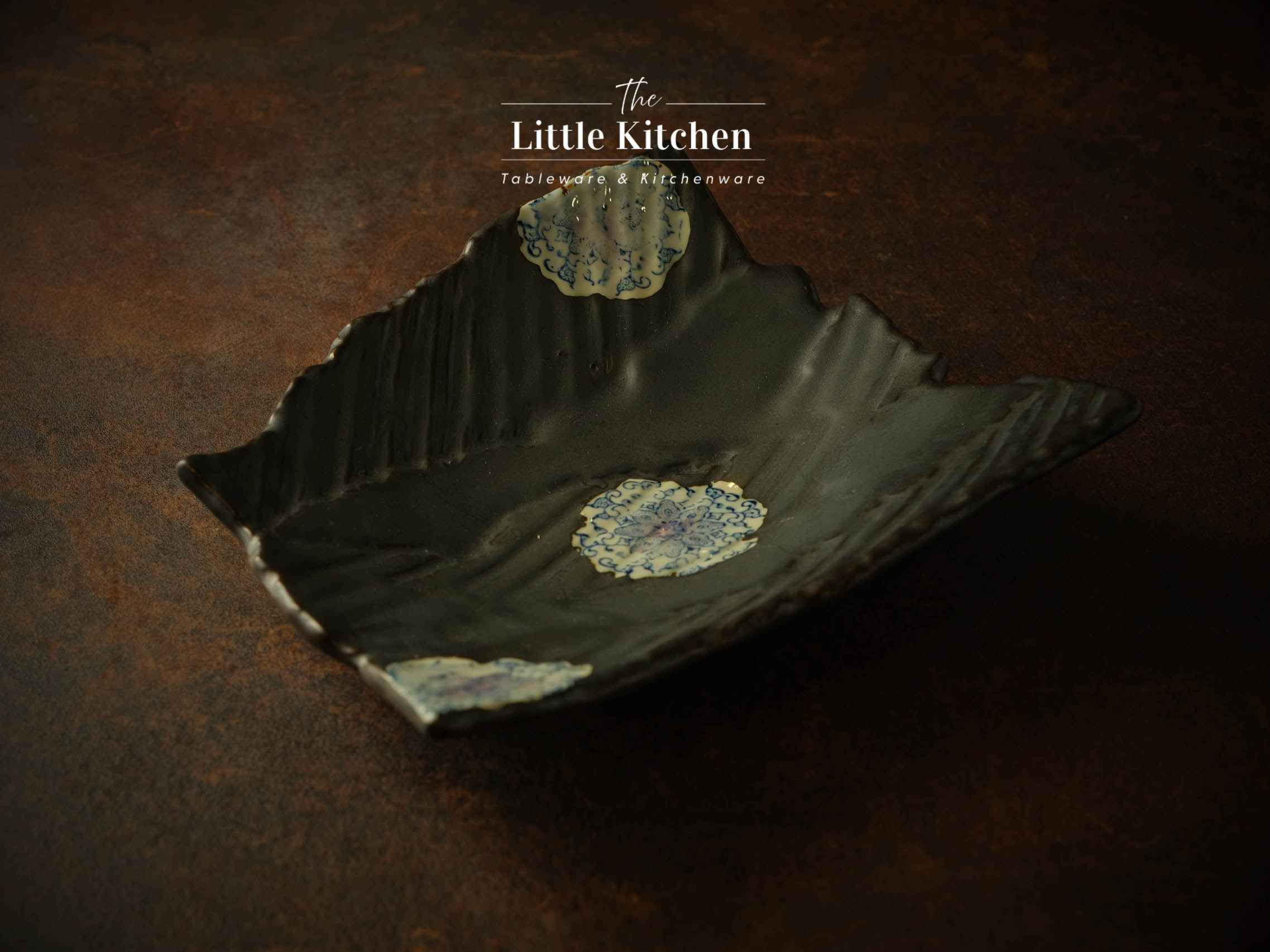 Bộ bát đĩa cao cấp phong cách Nhật Bản màu đen đắp hoa.