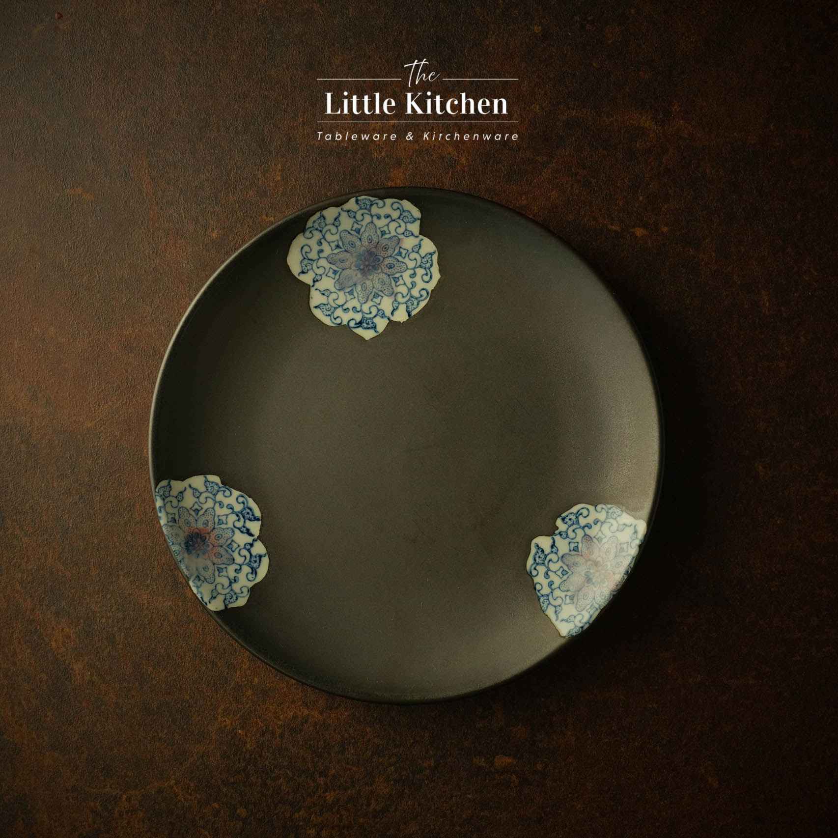 Bộ bát đĩa cao cấp phong cách Nhật Bản màu đen đắp hoa.