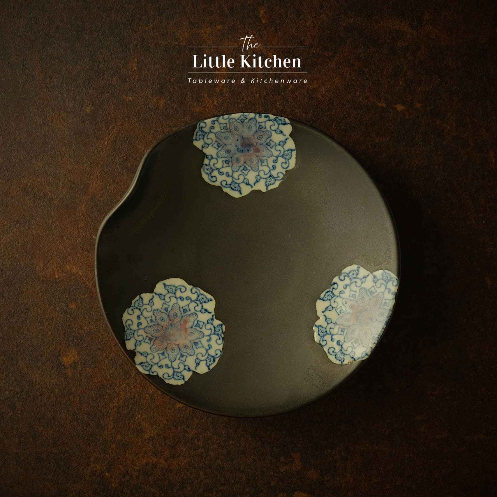 Bộ bát đĩa cao cấp phong cách Nhật Bản màu đen đắp hoa.