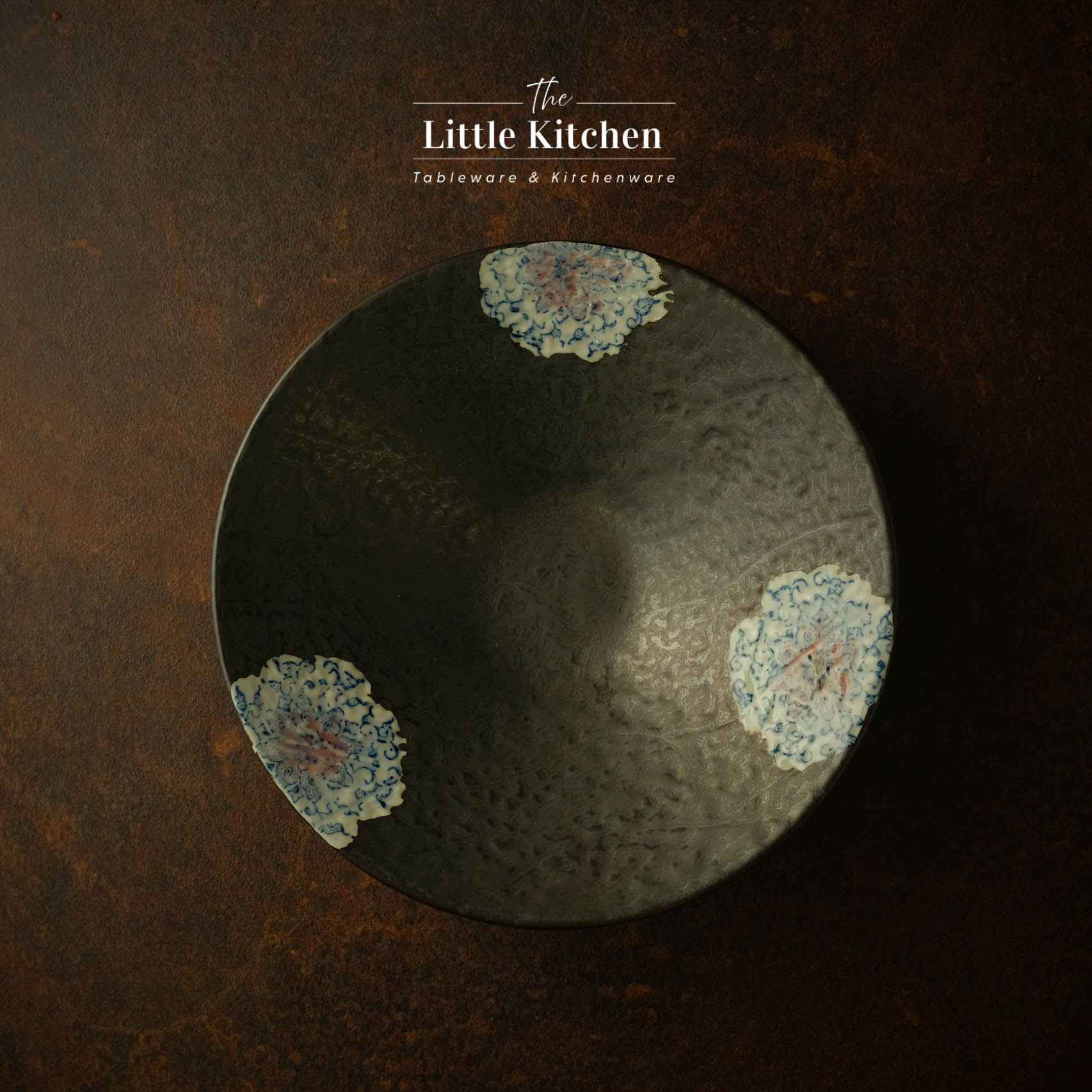 Bộ bát đĩa cao cấp phong cách Nhật Bản màu đen đắp hoa.