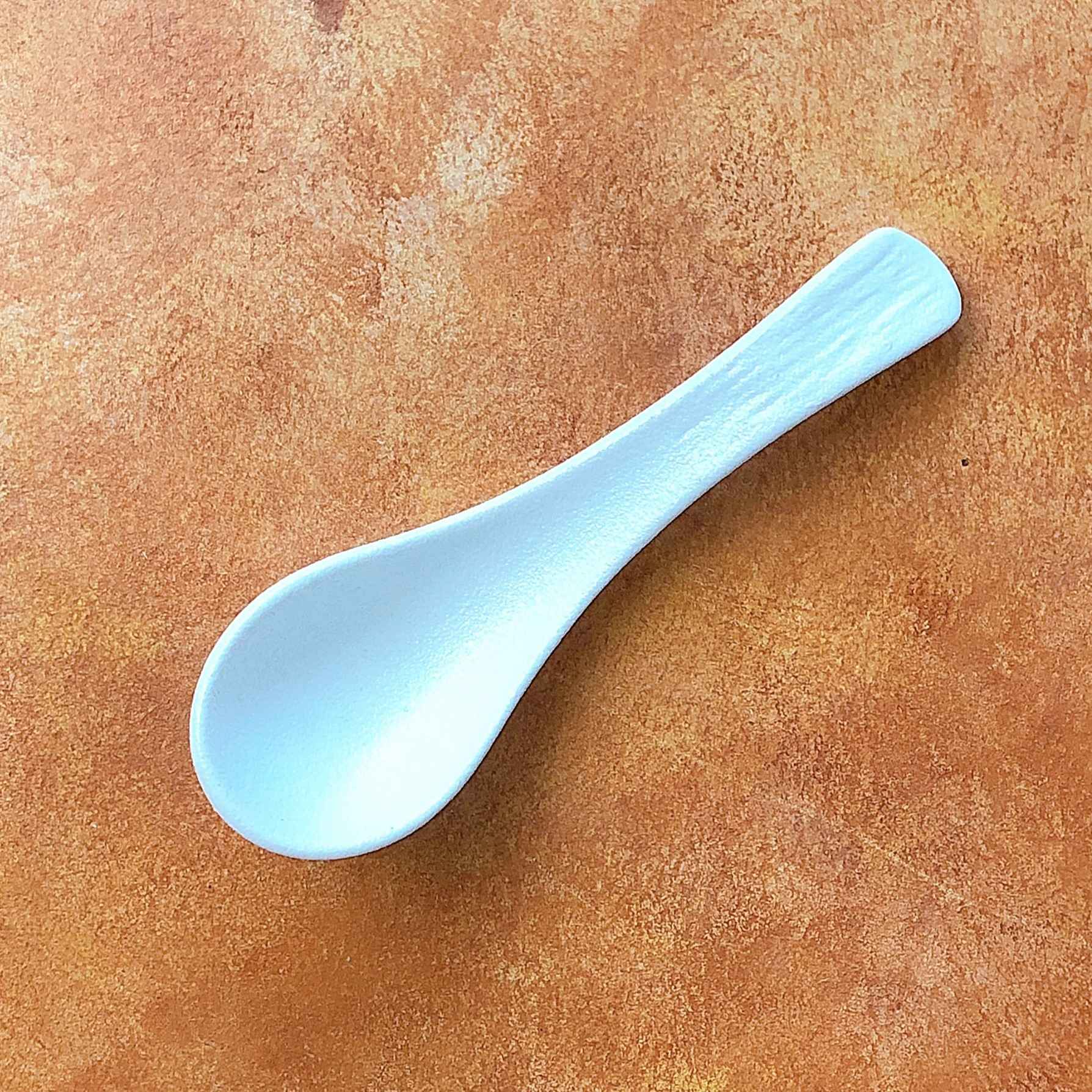 Set tiệc đen trắng matt tua rua vàng