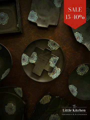 Bộ bát đĩa cao cấp phong cách Nhật Bản màu đen đắp hoa.