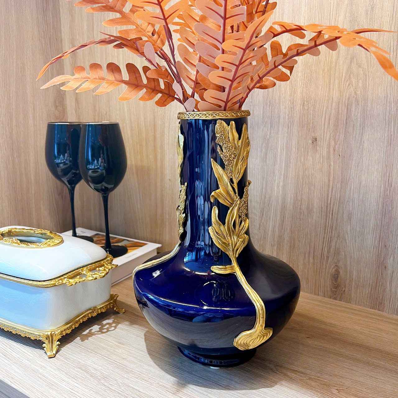 Bình sứ đồng cổ nhỏ tím