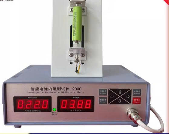 may-do-dien-tro-trong-cua-pin-kvr-2000